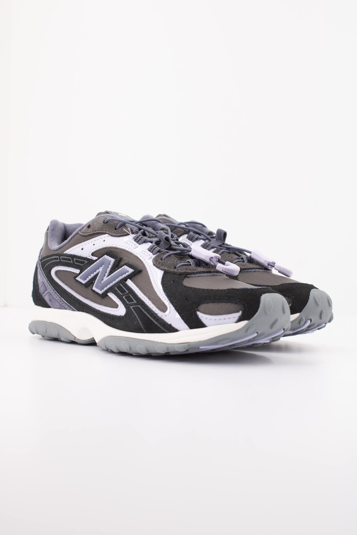 NEW BALANCE U204L en color NEGRO (2)