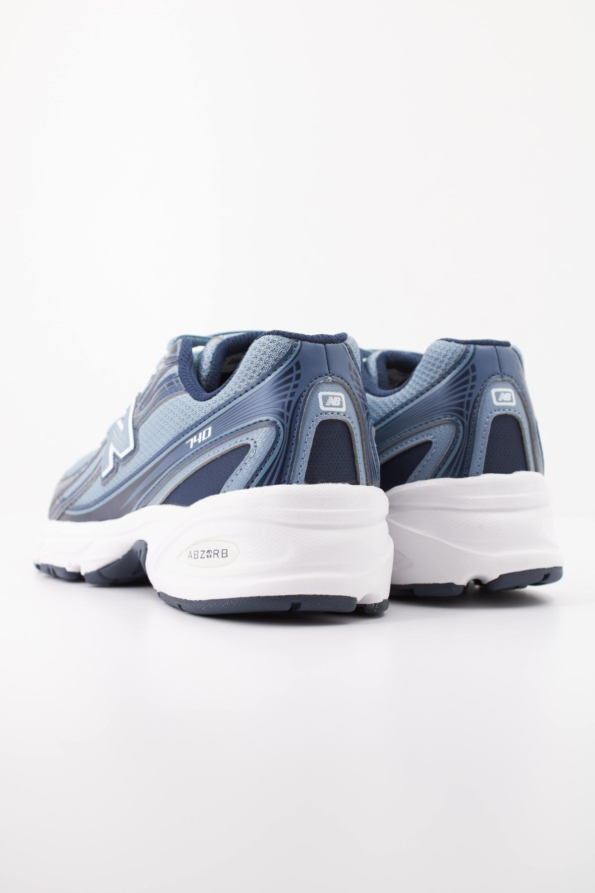 NEW BALANCE G740 en color AZUL (4)