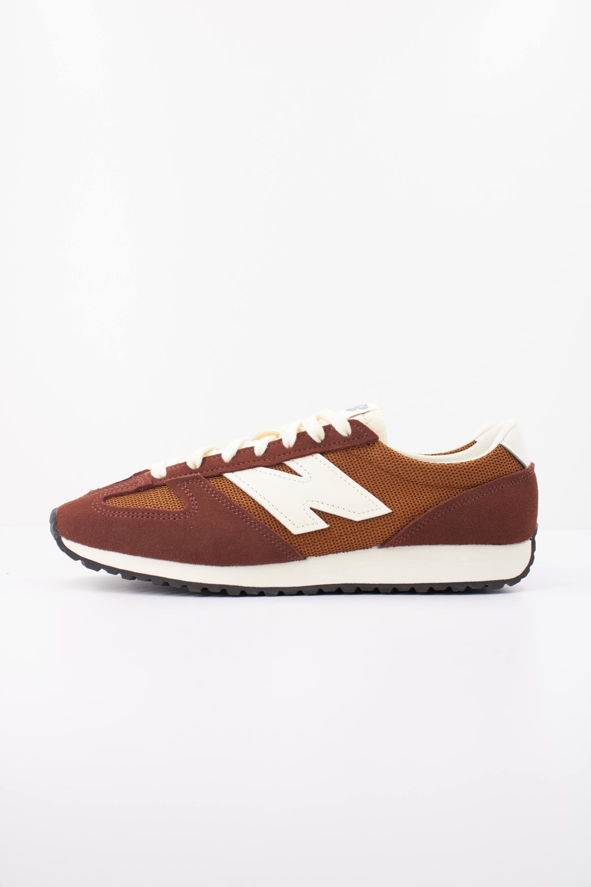 NEW BALANCE U471 3G5 DEPORTIVO en color MARRON (1)