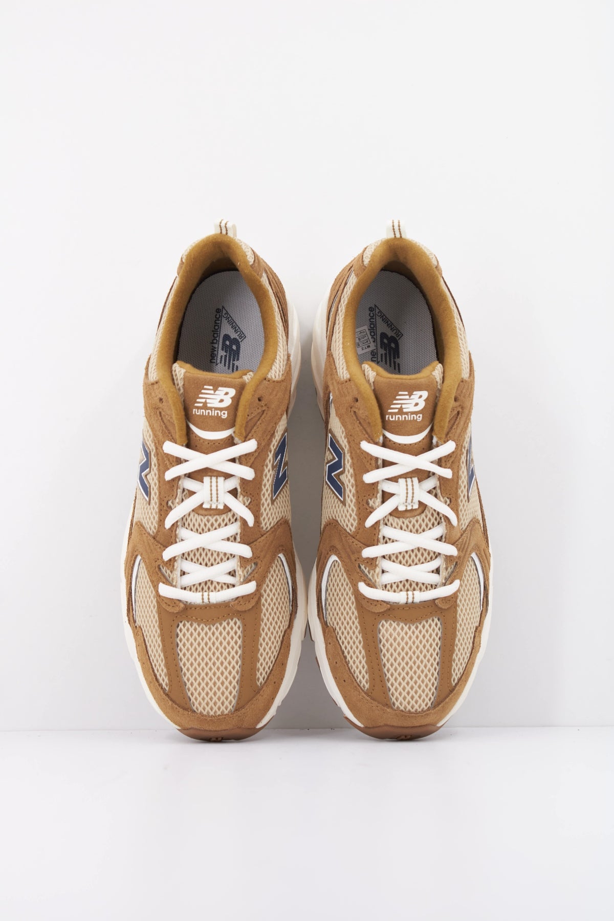NEW BALANCE U530 SCC DEPORTIVO en color MARRON CLARO (3)