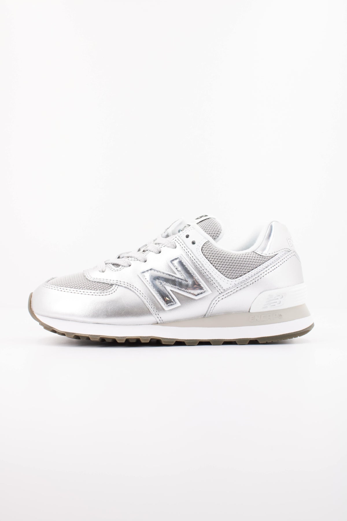 NEW BALANCE W574 428 DEPORTIVO en color PLATA (1)