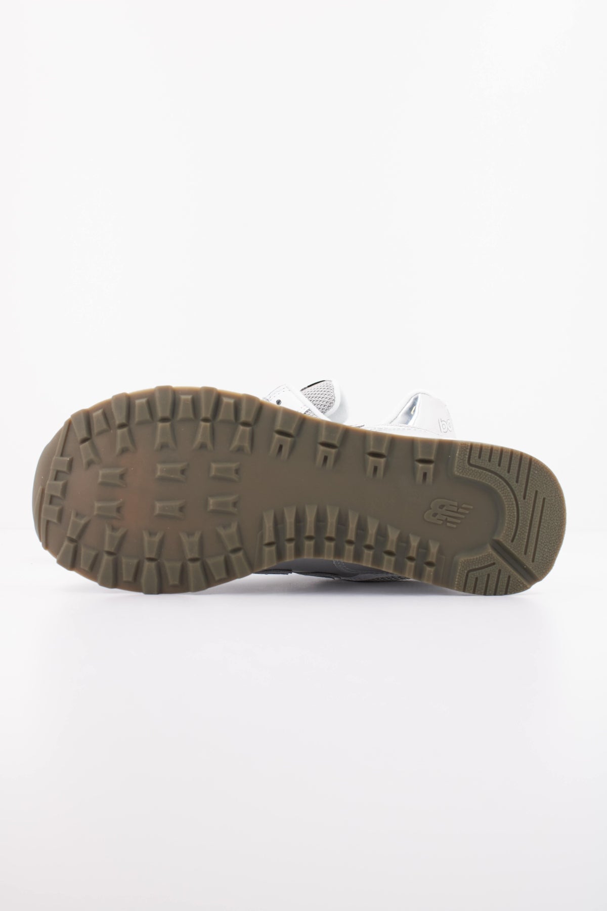 NEW BALANCE W574 428 DEPORTIVO en color PLATA (5)