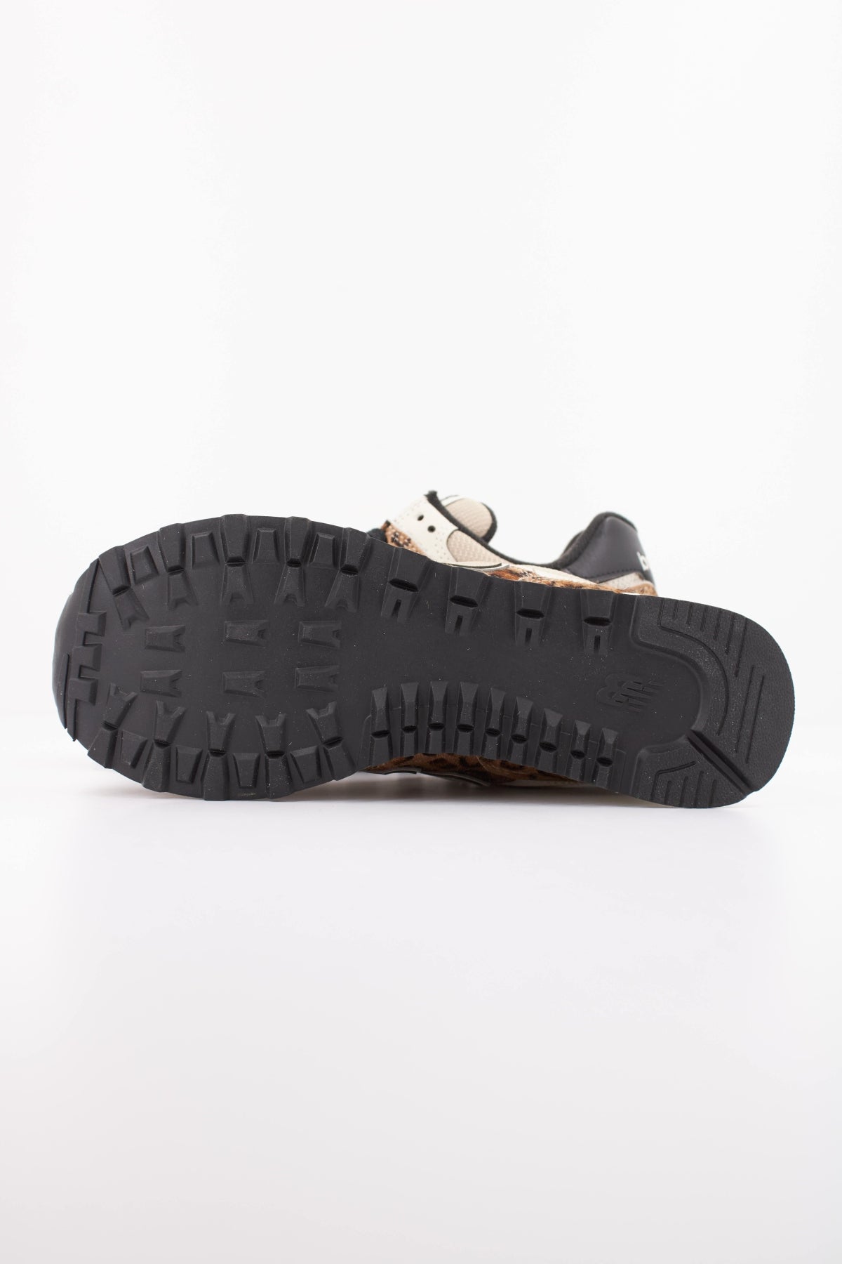NEW BALANCE W574 en color ANIMAL PRINT (5)