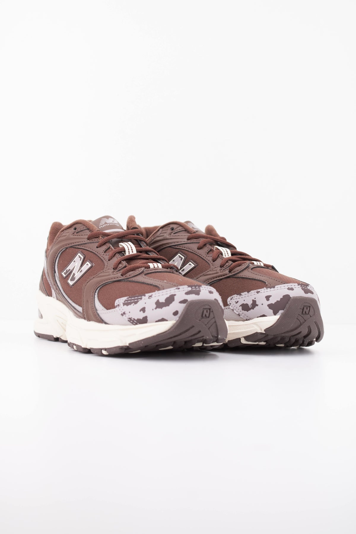 NEW BALANCE U530 MLA DEPORTIVO en color MARRON (2)