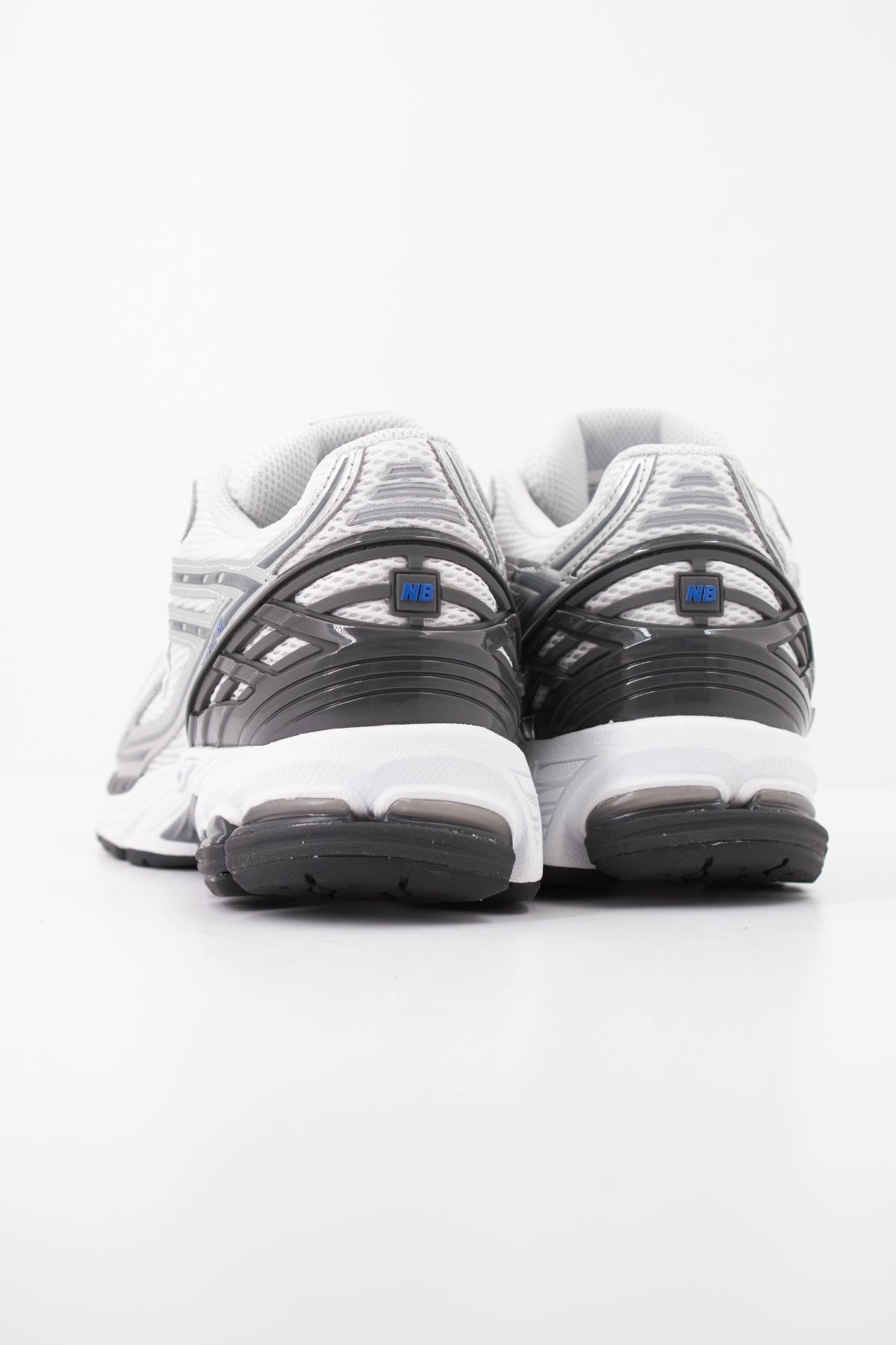NEW BALANCE U1906 en color GRIS (4)