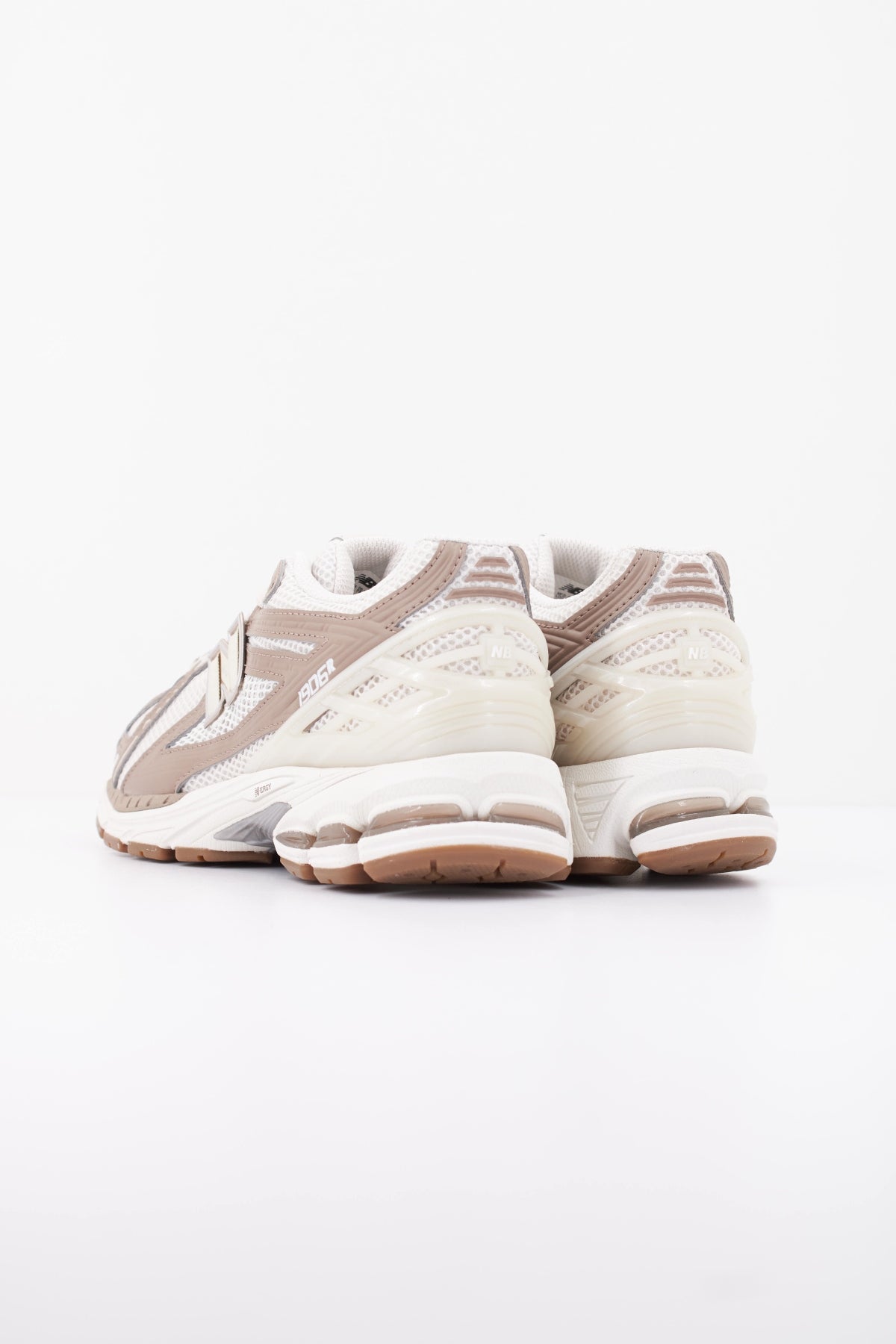 NEW BALANCE U1906 9FG DEPORTIVO en color BEIS (4)