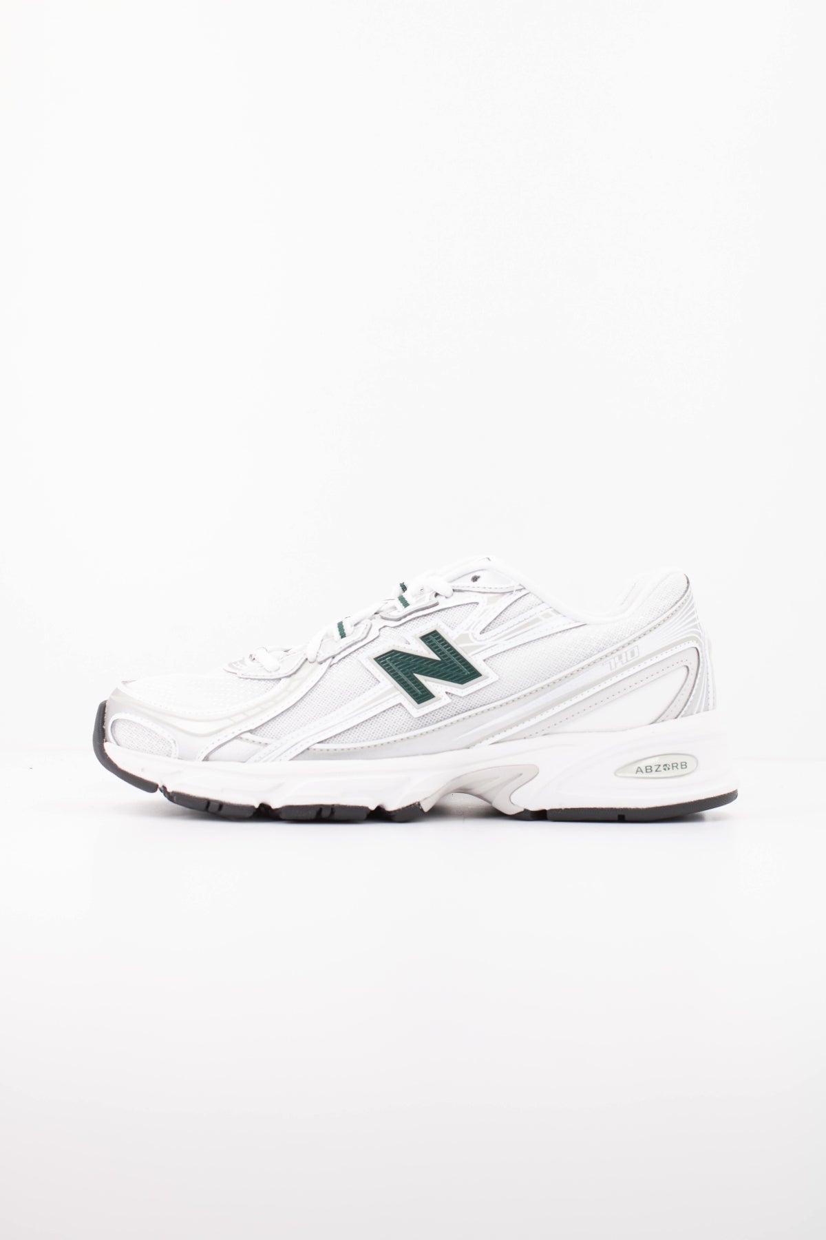 NEW BALANCE U740 41J DEPORTIVO en color PLATA (1)