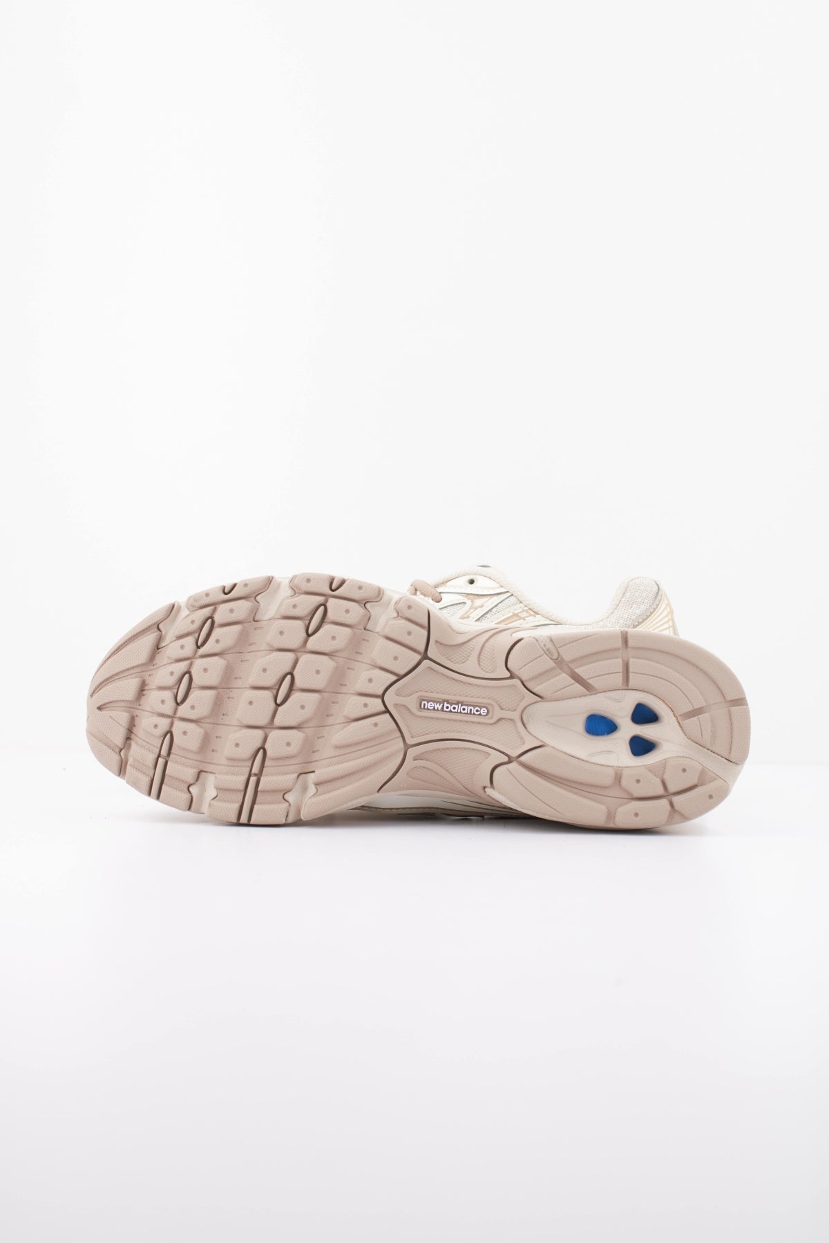 NEW BALANCE U740 9HK DEPORTIVO en color BEIS (5)