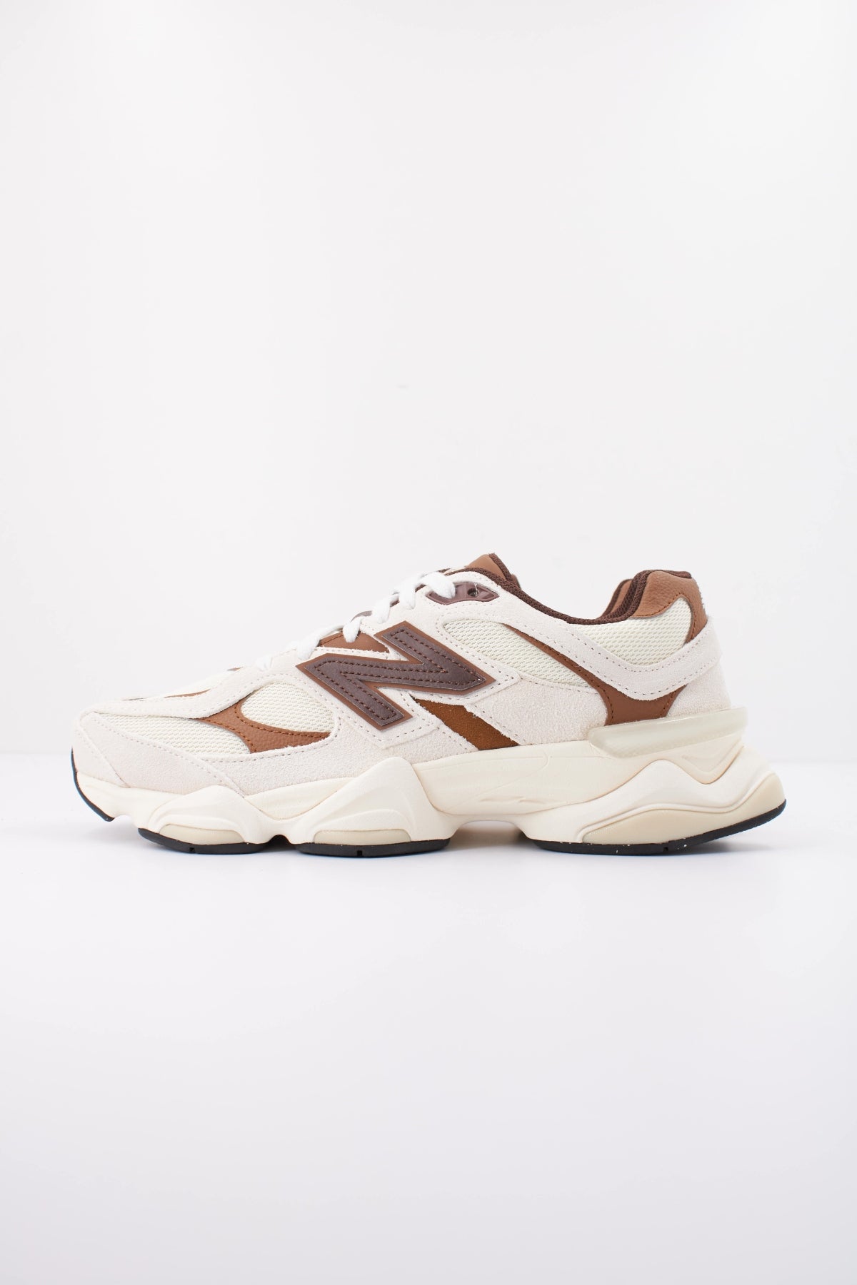 NEW BALANCE U9060 3EG en color BLANCO (1)