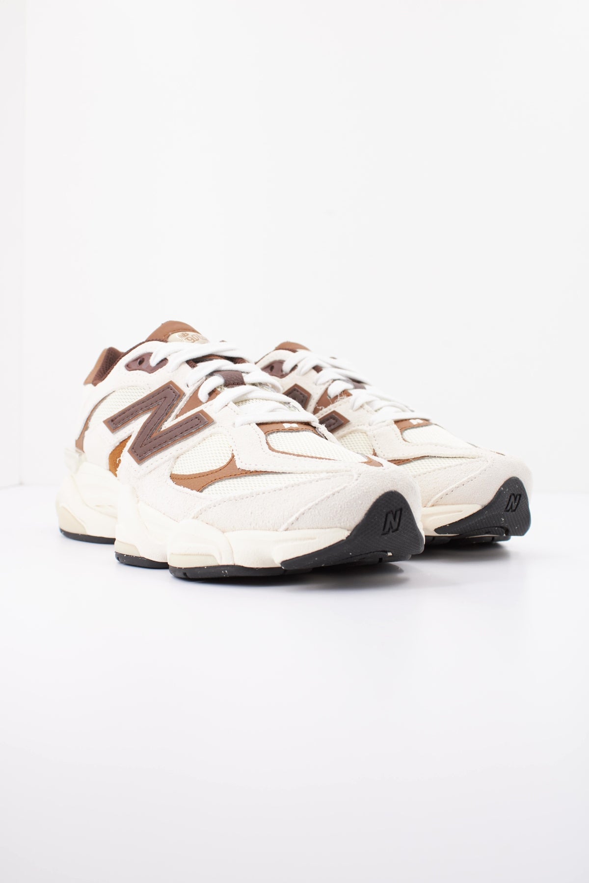 NEW BALANCE U9060 3EG en color BLANCO (2)