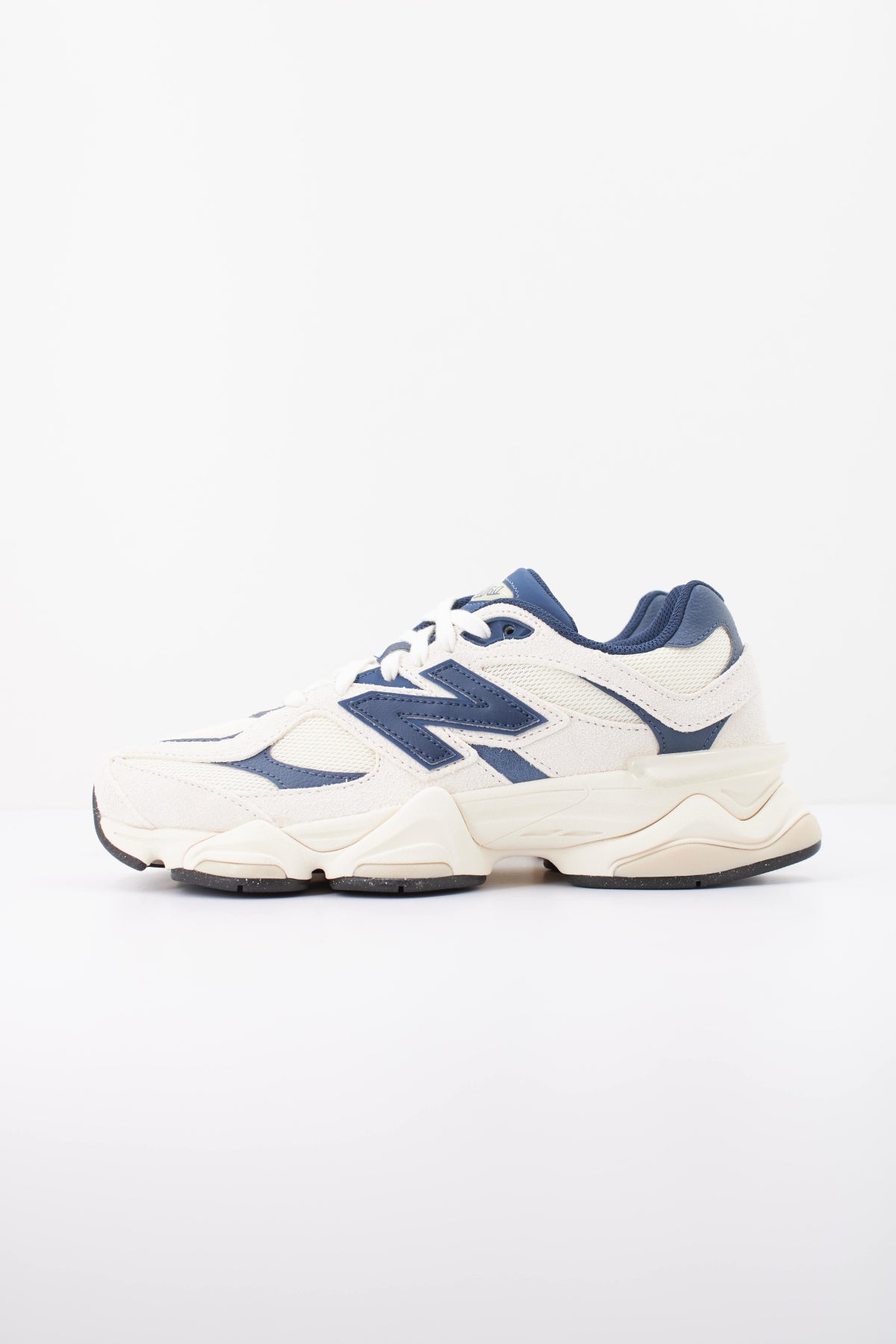 NEW BALANCE U9060 89J DEPORTIVO en color BLANCO (1)