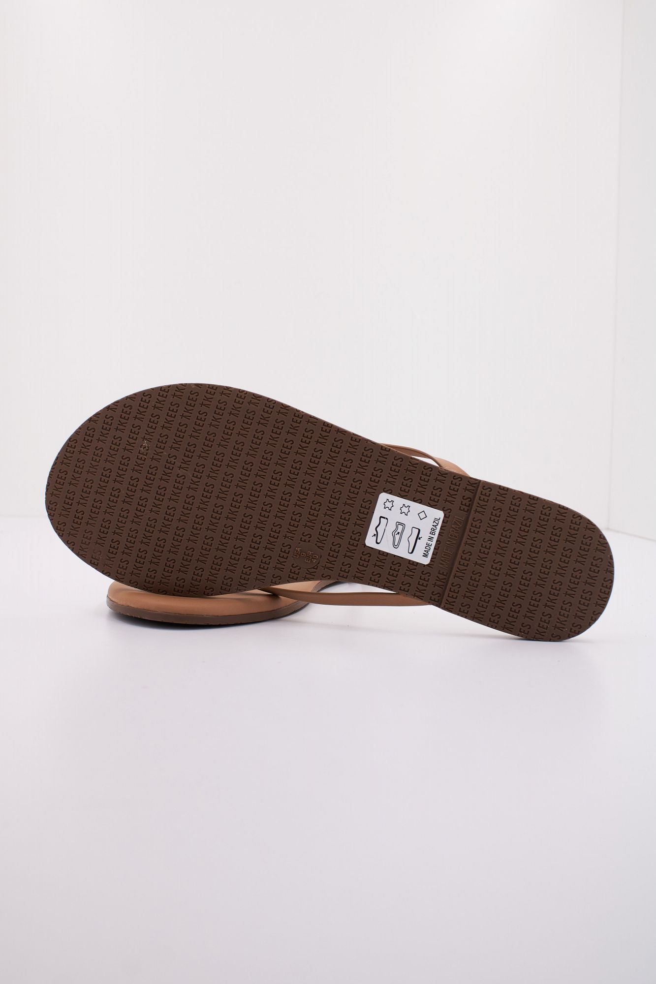 TKEES TKEFOUNDATIONS en color MARRON CLARO (5)