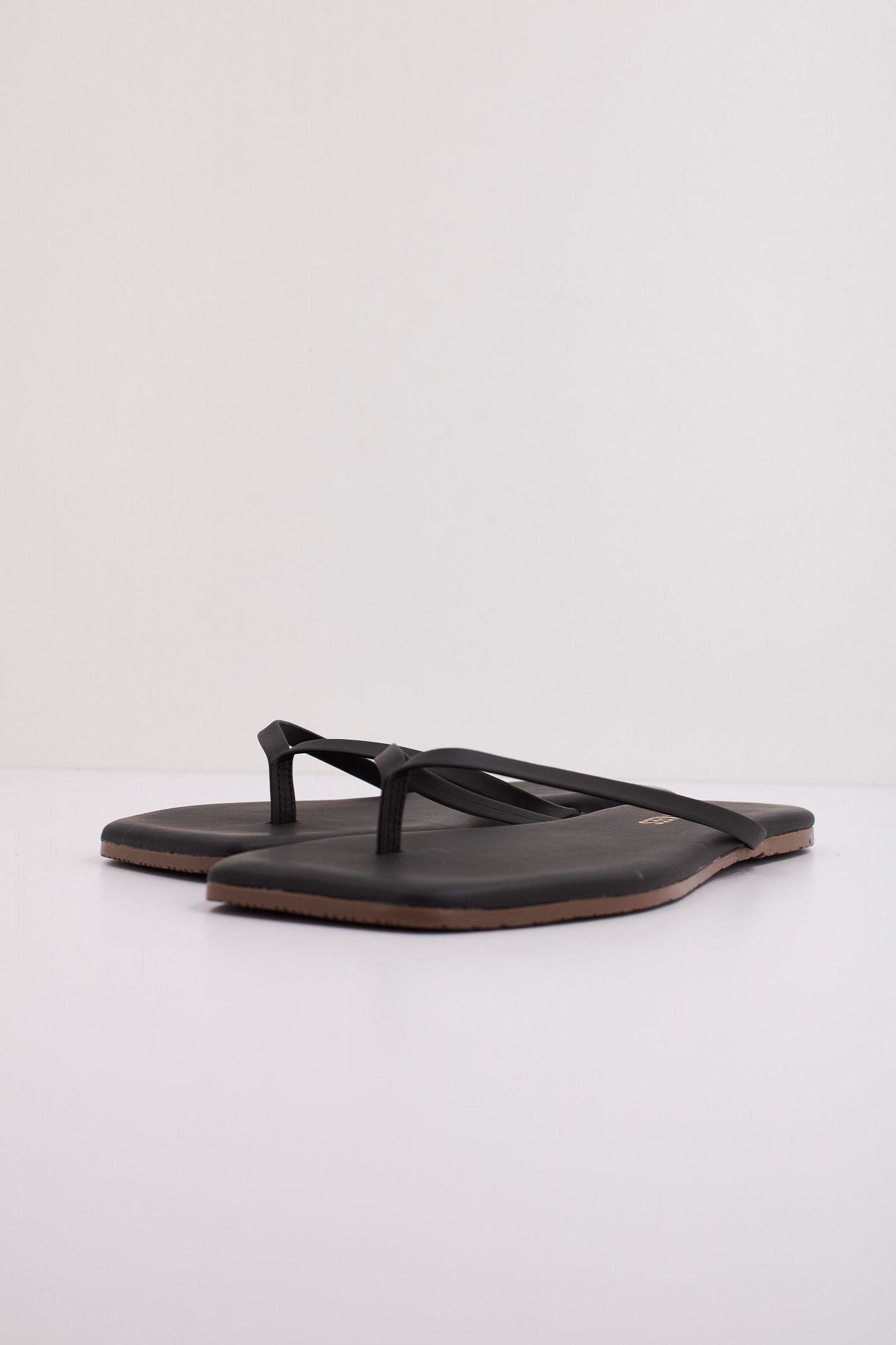 TKEES TKESQUARE TOE en color NEGRO (2)