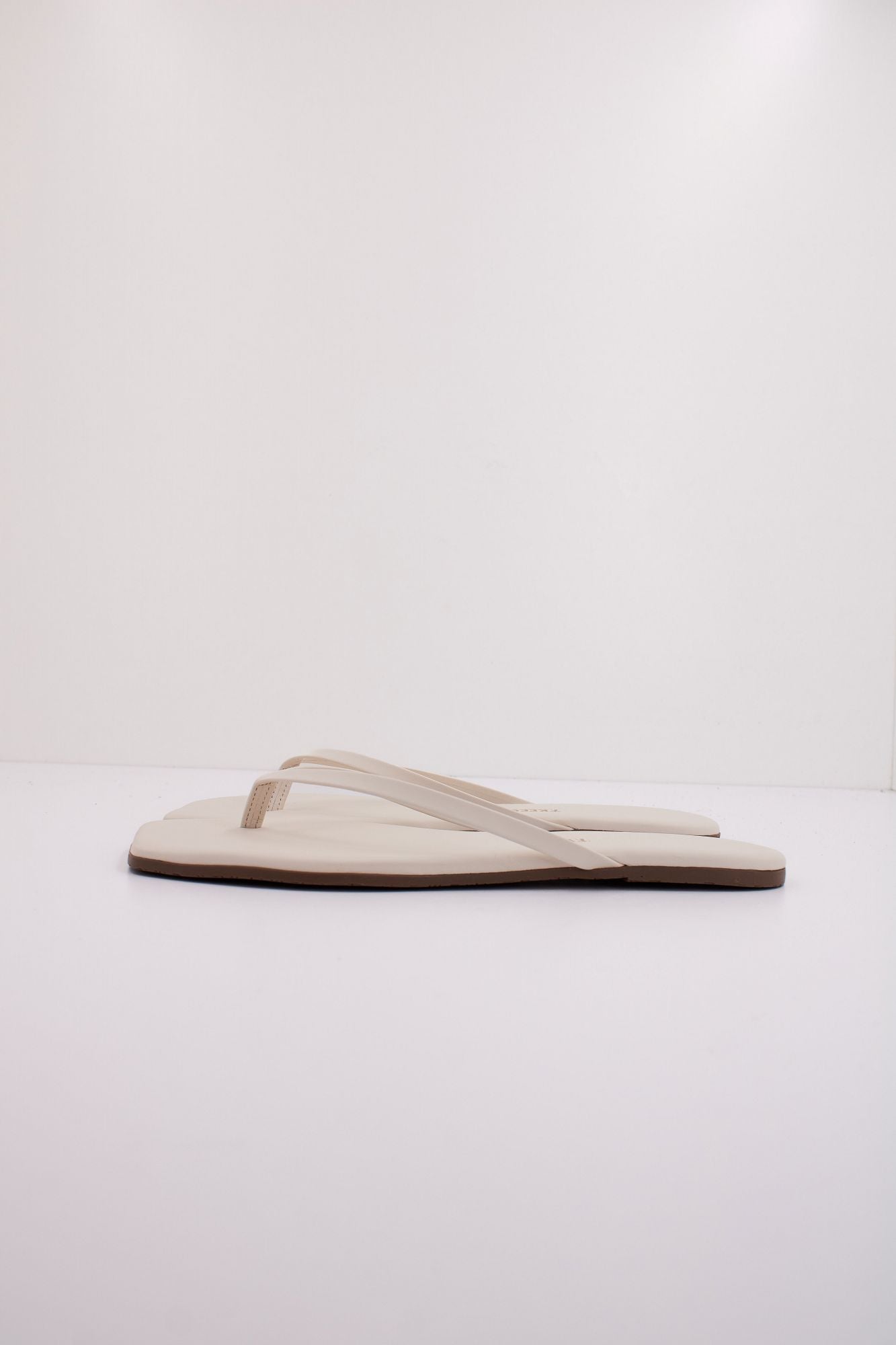 TKEES TKESQUARE TOE en color BLANCO (1)