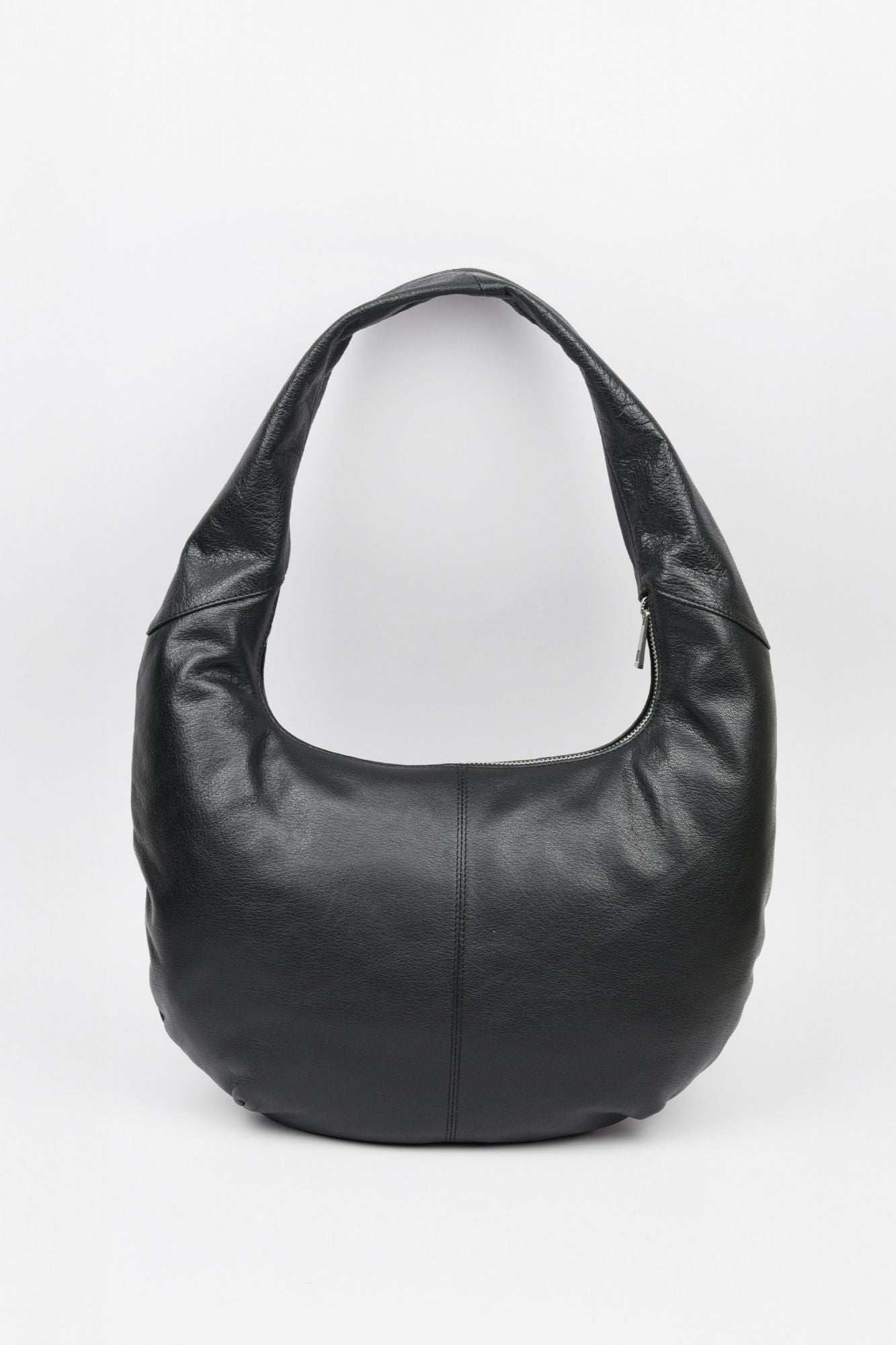 NUNOO SMALL GABI RIVET MOUNTAI en color NEGRO (2)