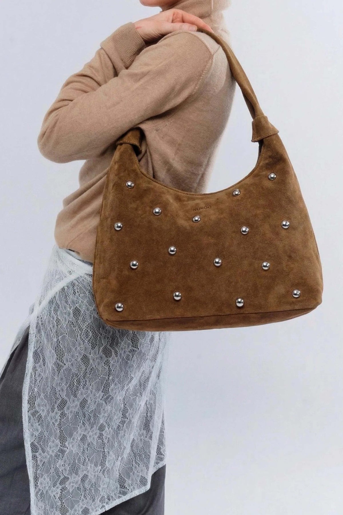 NUNOO ALMA RIVET SUEDE en color MARRON (1)