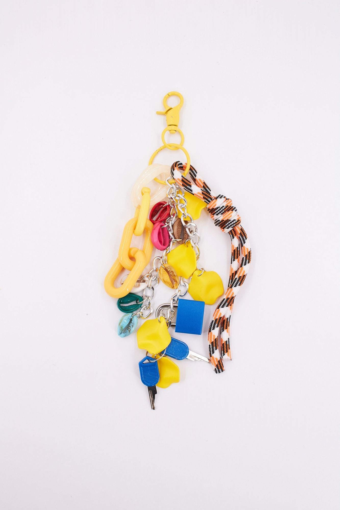 STICKY BESTIE BAG CHARM en color AMARILLO (1)