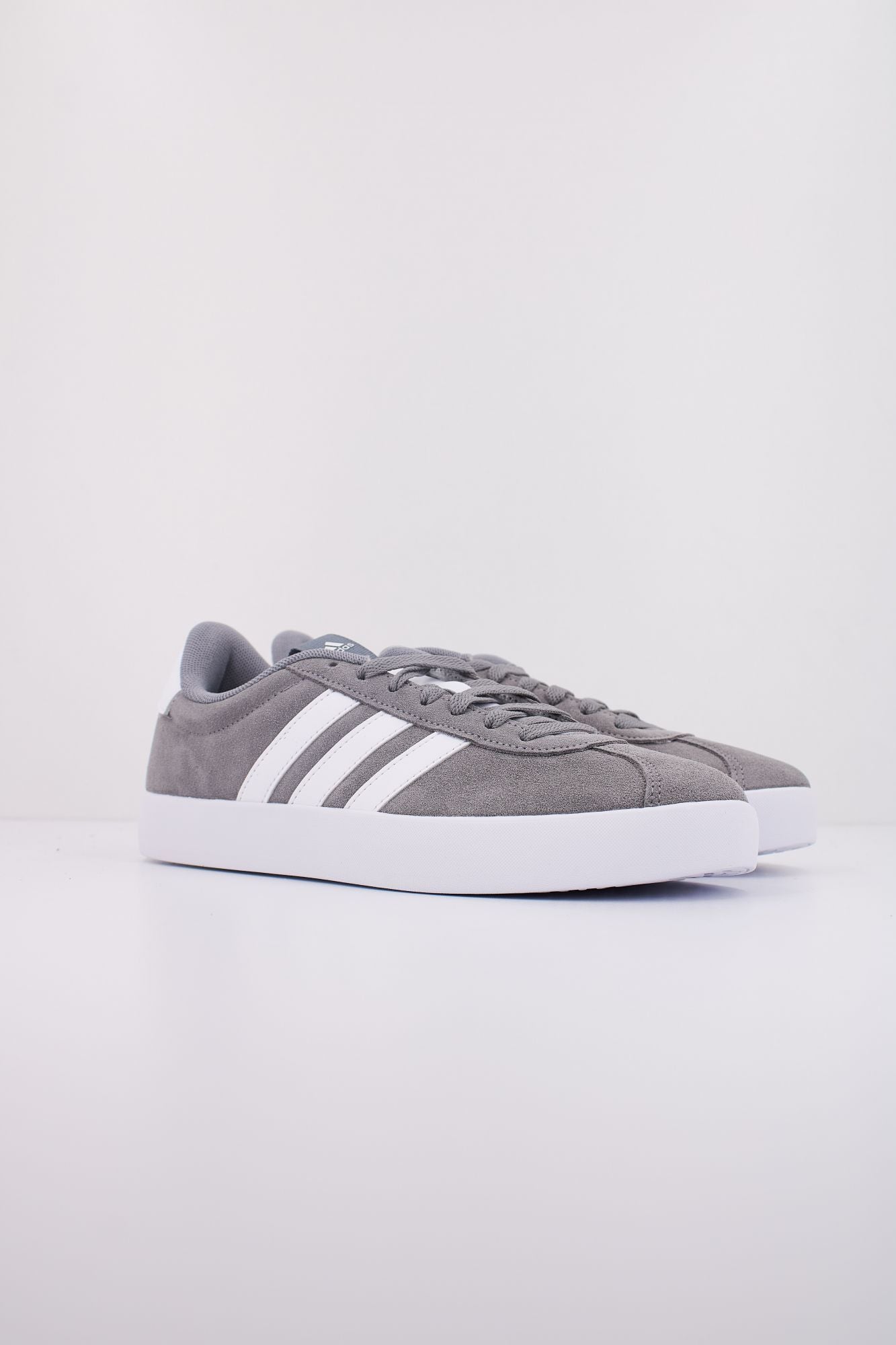 ADIDAS VL COURT 3.0 en color GRIS (2)