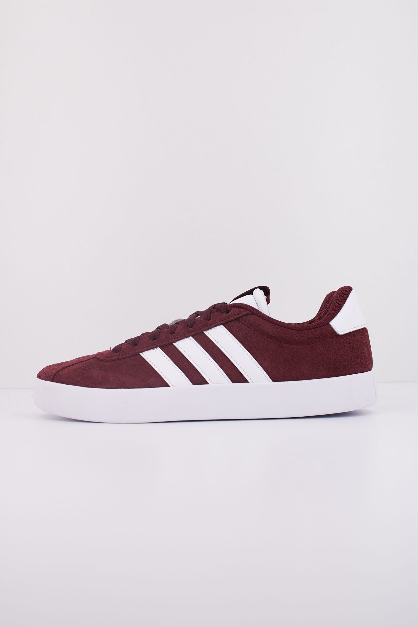 ADIDAS VL COURT 3.0 en color BURDEOS (1)