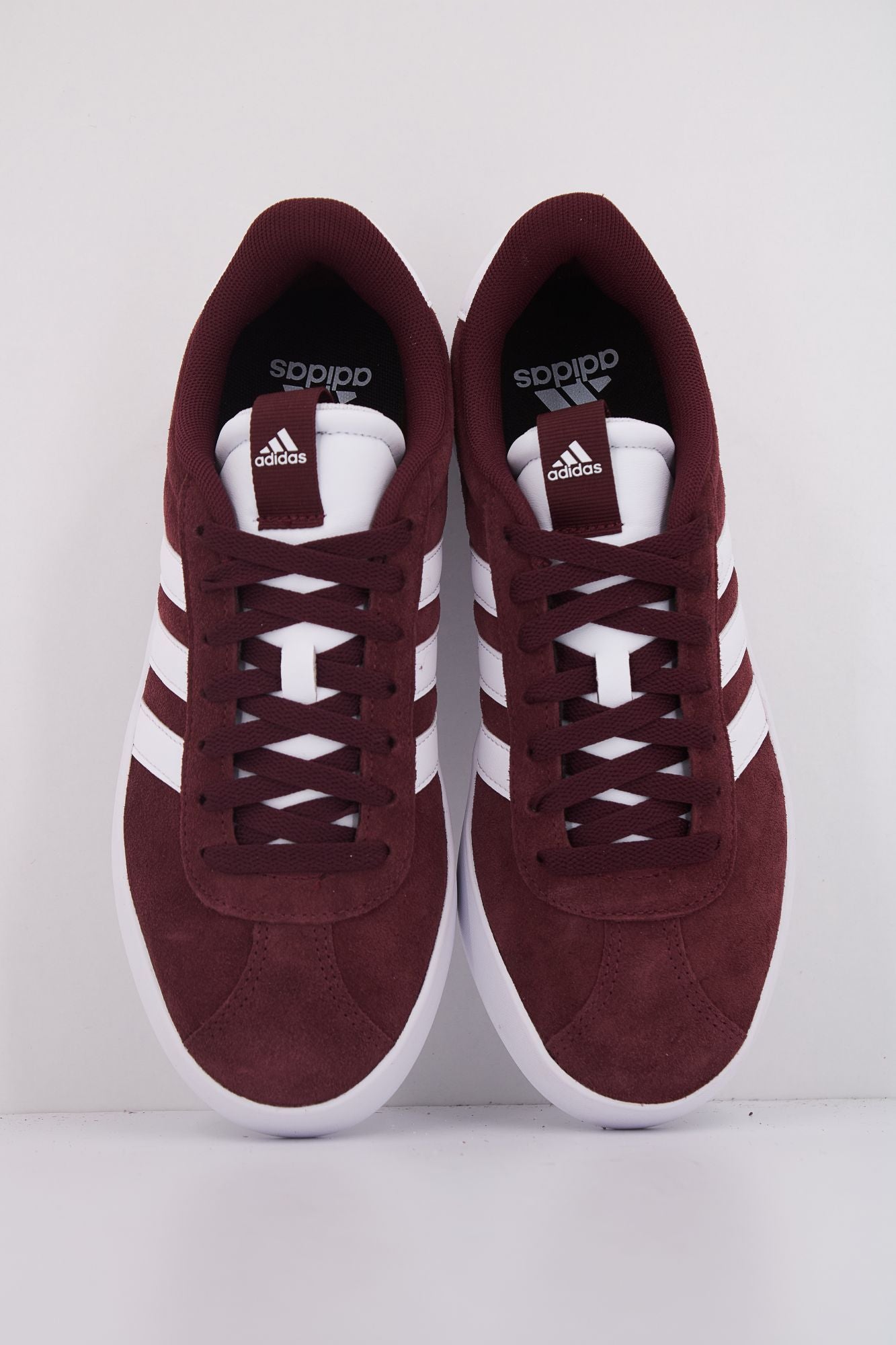 ADIDAS VL COURT 3.0 en color BURDEOS (3)