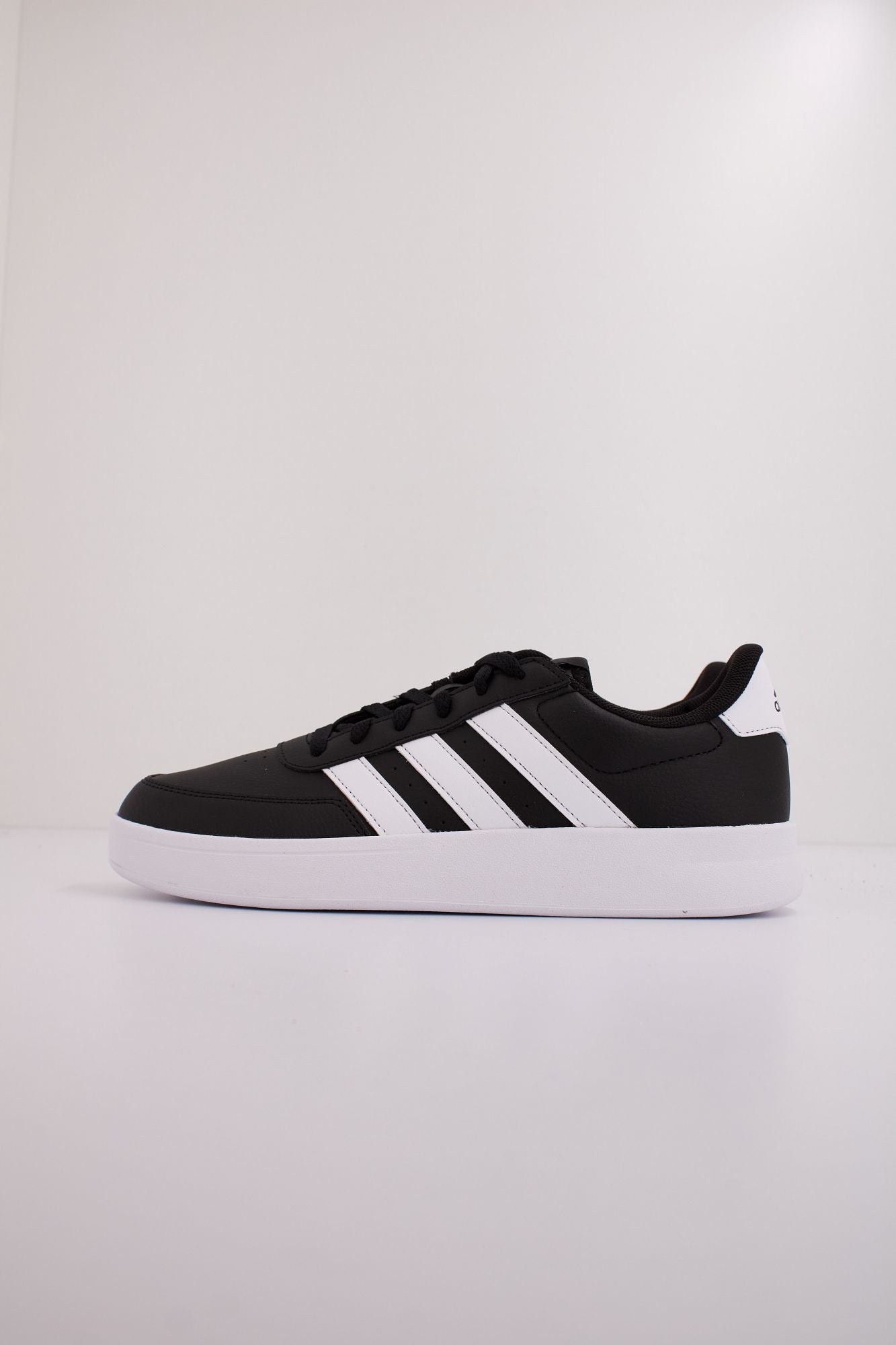 ADIDAS BREAKNET 2.0 en color NEGRO (1)