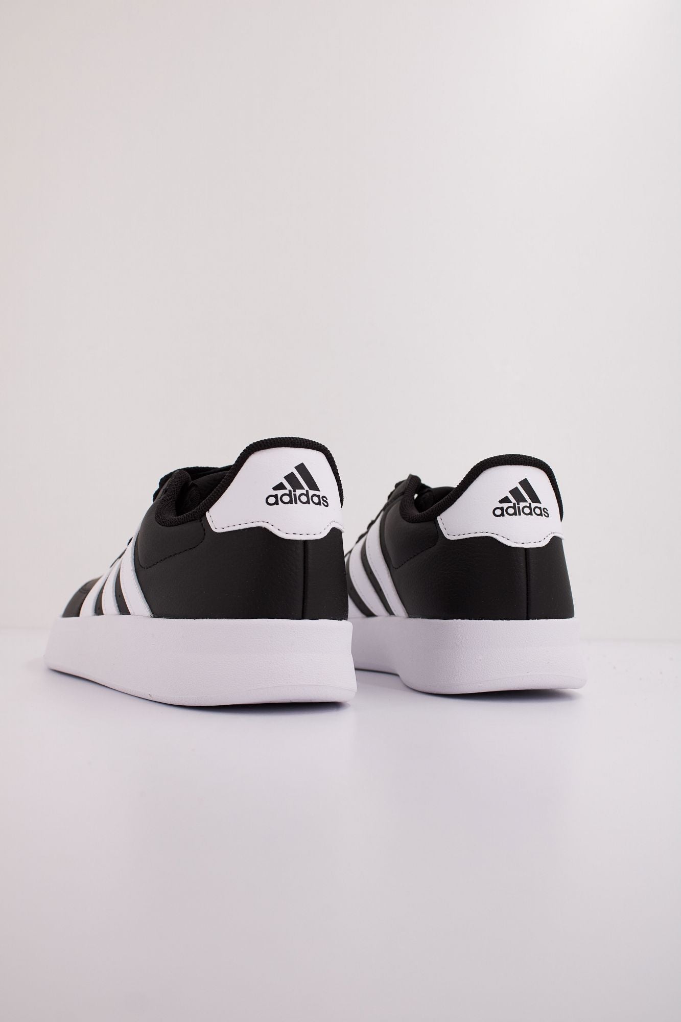 ADIDAS BREAKNET 2.0 en color NEGRO (4)