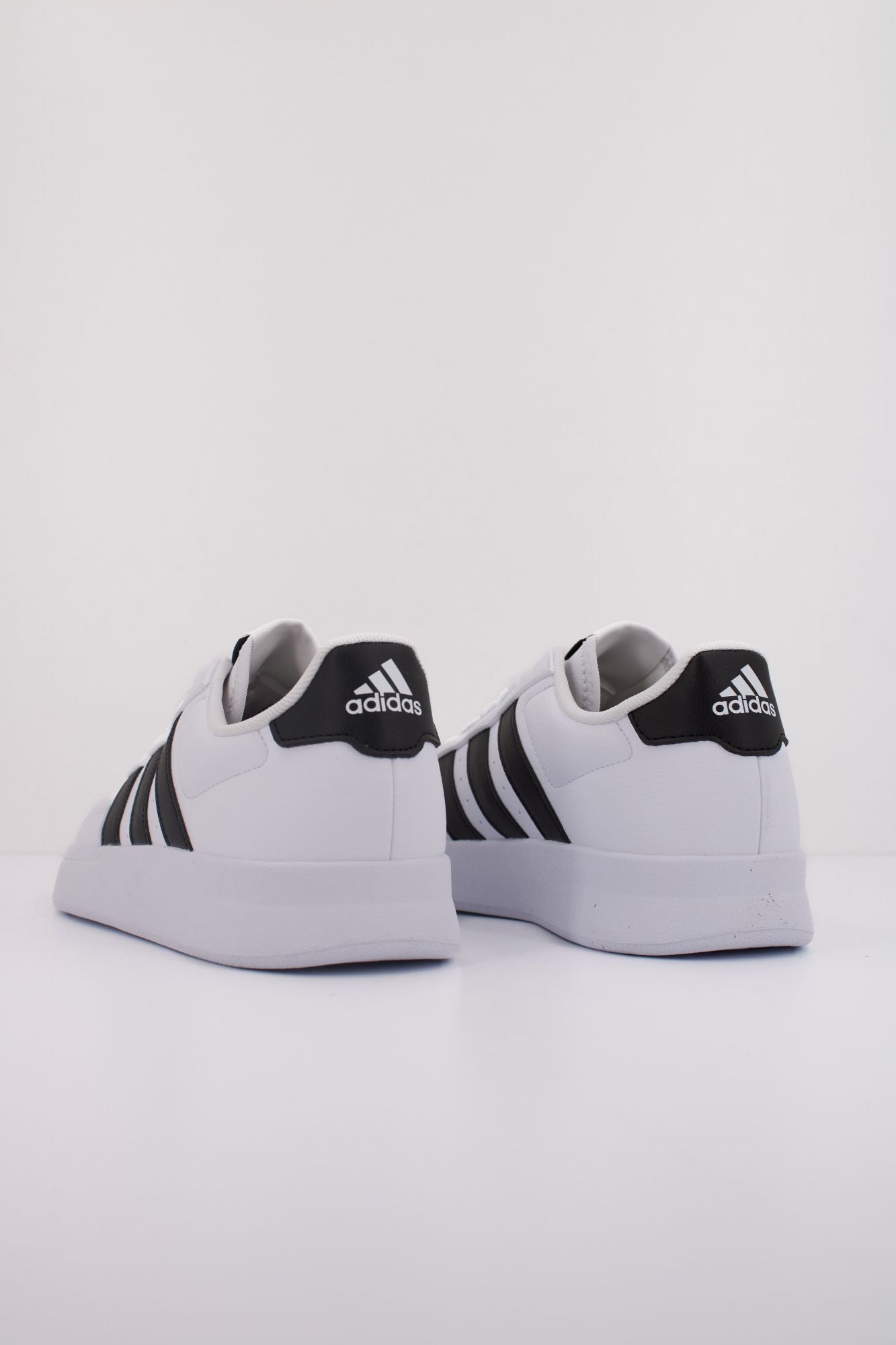 ADIDAS BREAKNET 2.0 en color BLANCO (4)