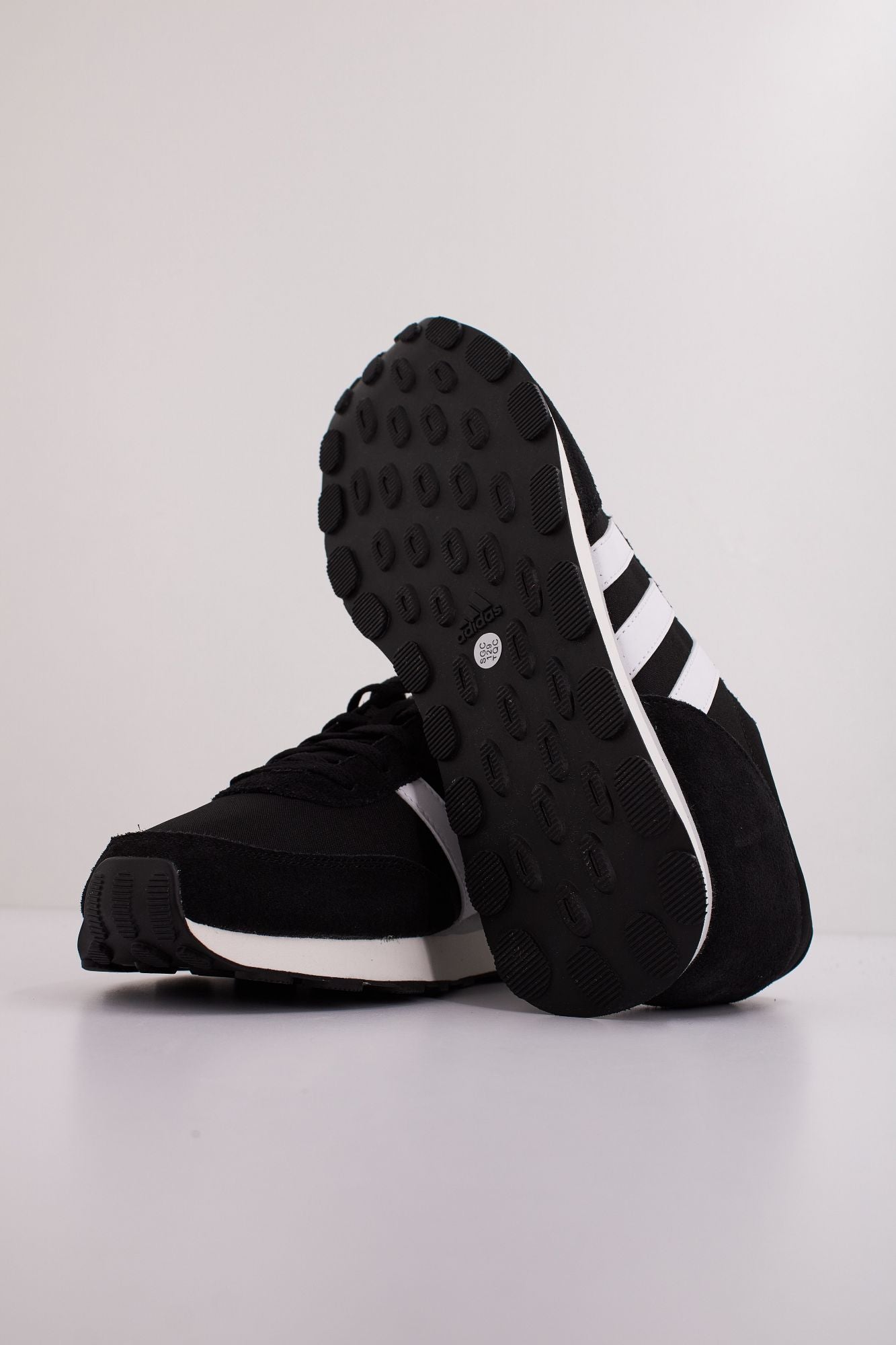 ADIDAS RUN 60s 3.0 en color NEGRO (5)