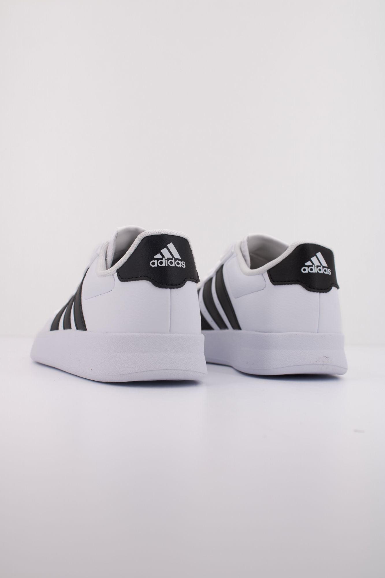 ADIDAS BREAKNET 2.0 en color BLANCO (4)