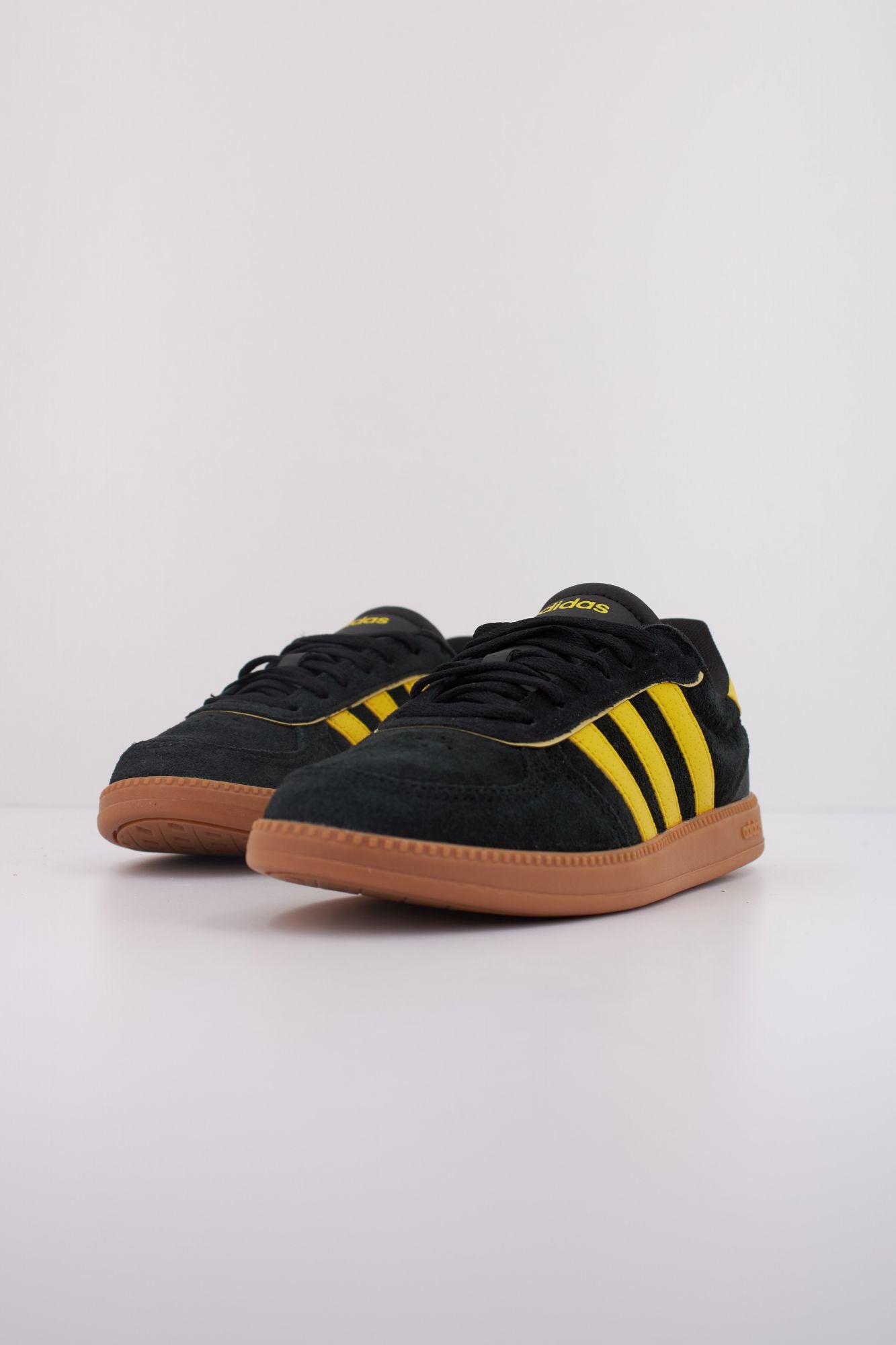 ADIDAS BREAKNET SLEEK en color NEGRO (2)