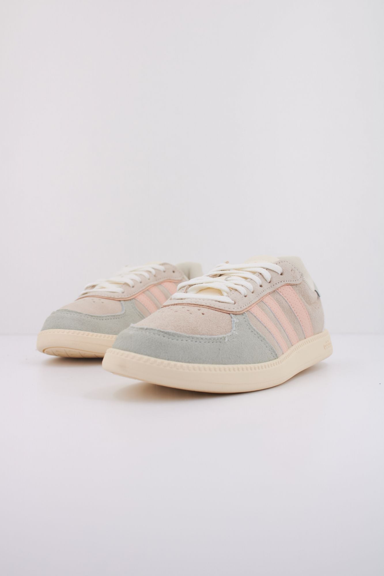 ADIDAS BREAKNET SLEEK en color MULTICOLOR (2)