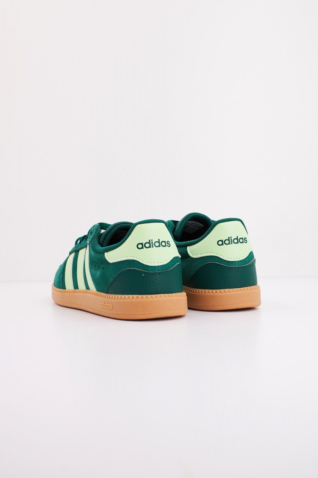 ADIDAS BREAKNET SLEEK en color VERDE (4)