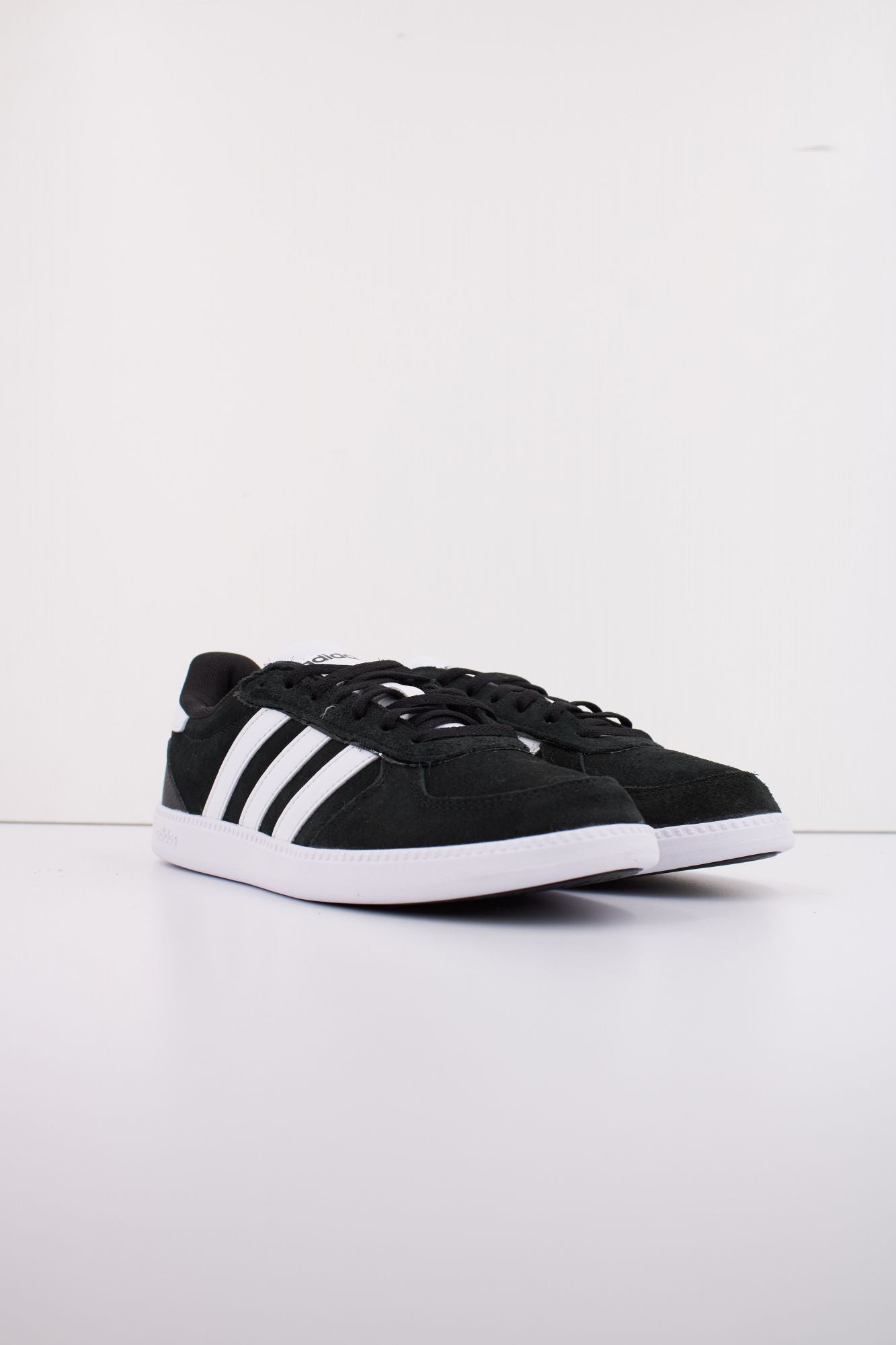 ADIDAS BREAKNET SLEEK en color NEGRO (2)