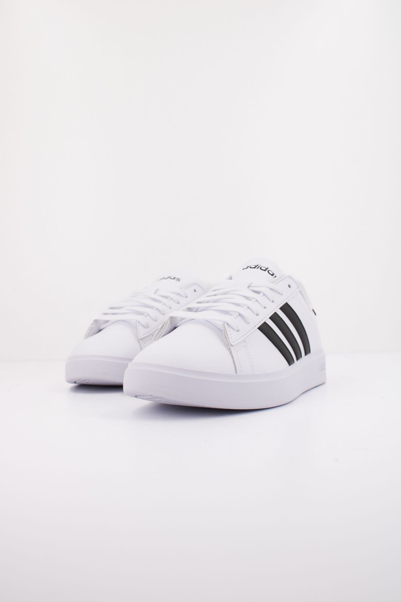 ADIDAS GRAND COURT 2.0 en color BLANCO (2)