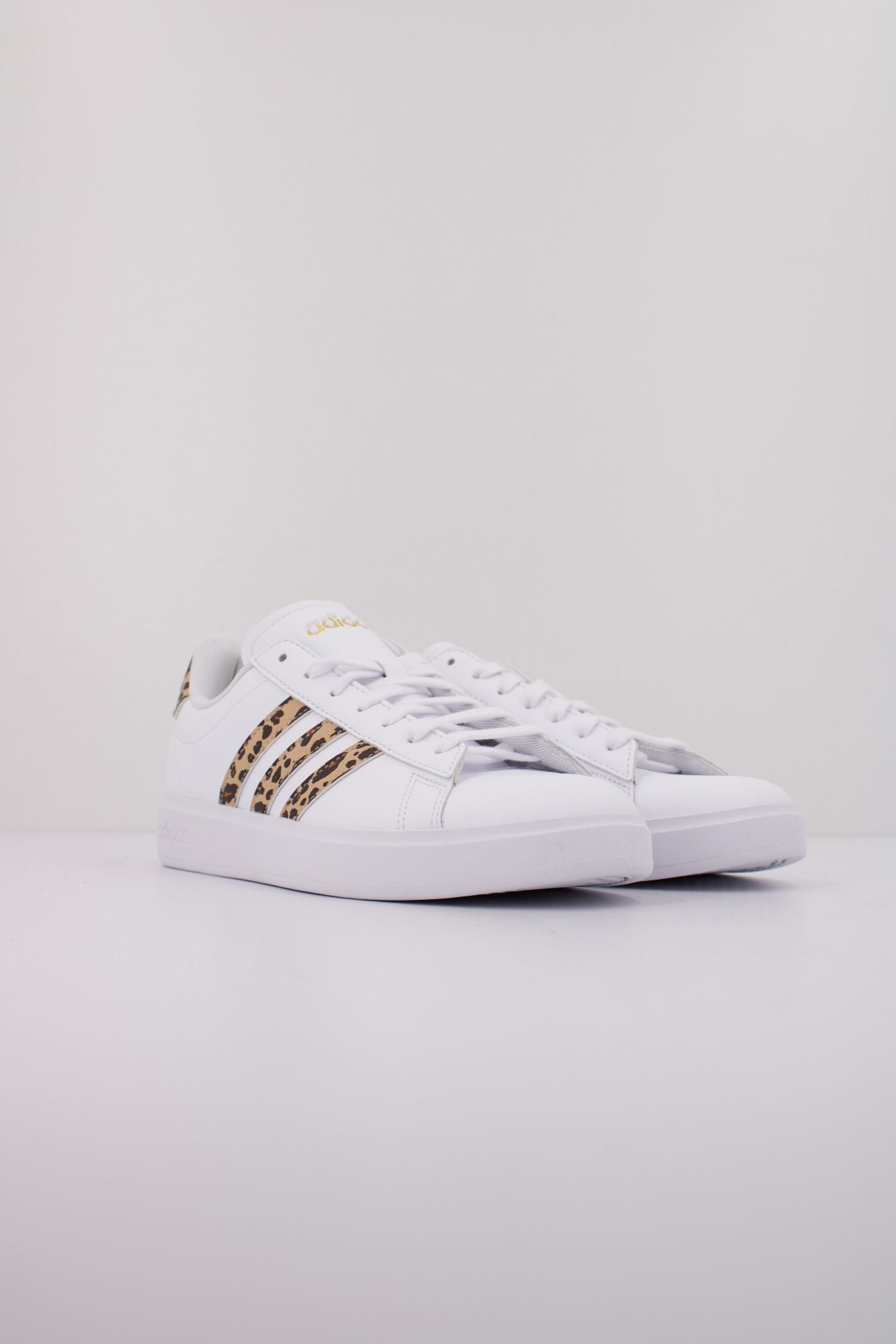 ADIDAS GRAND COURT 2.0 en color BLANCO (2)