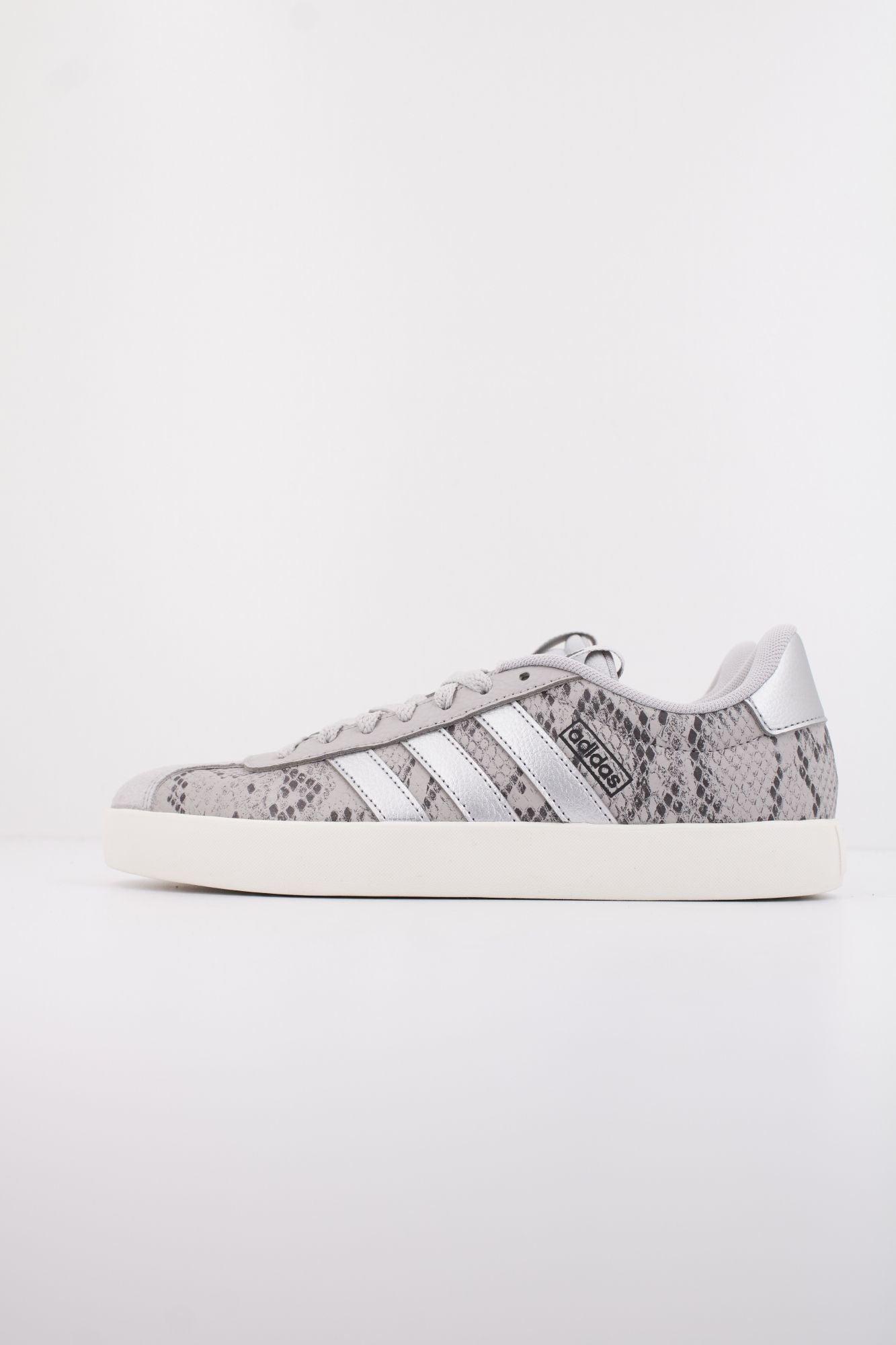 ADIDAS VL COURT 3.0 en color ANIMAL PRINT (1)