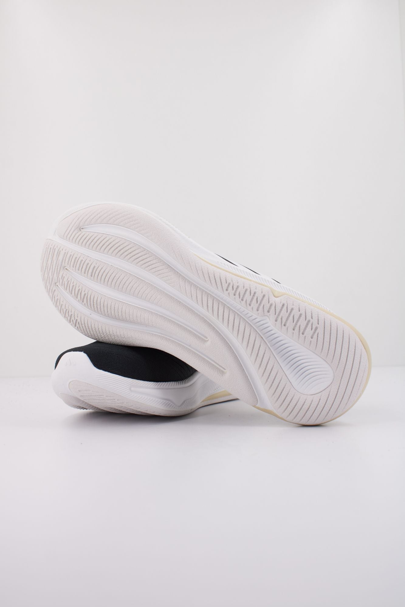 ADIDAS SUPERNOVA EASE W en color NEGRO (5)