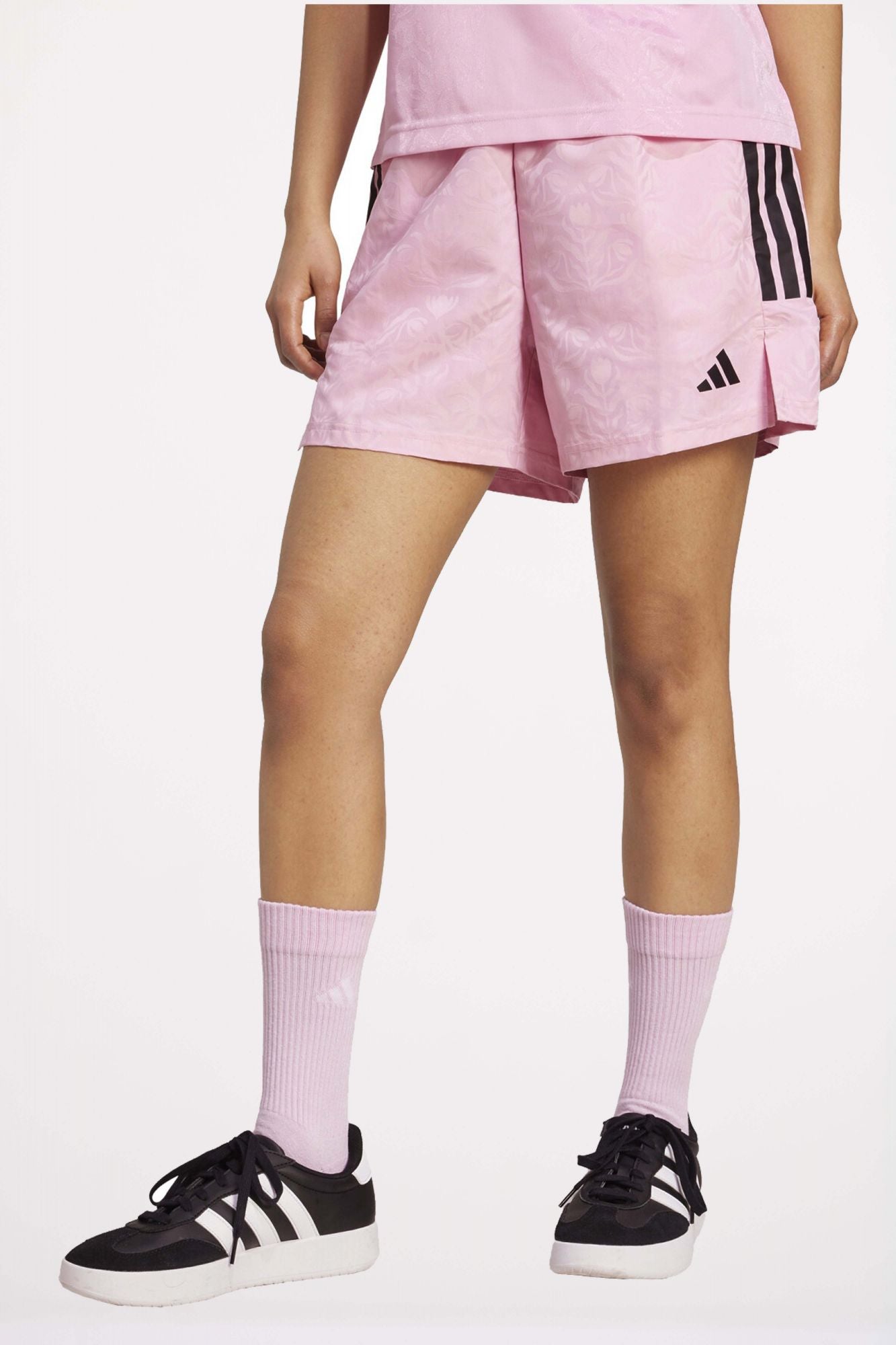 ADIDAS W TIRO Q3 SH en color ROSA (1)
