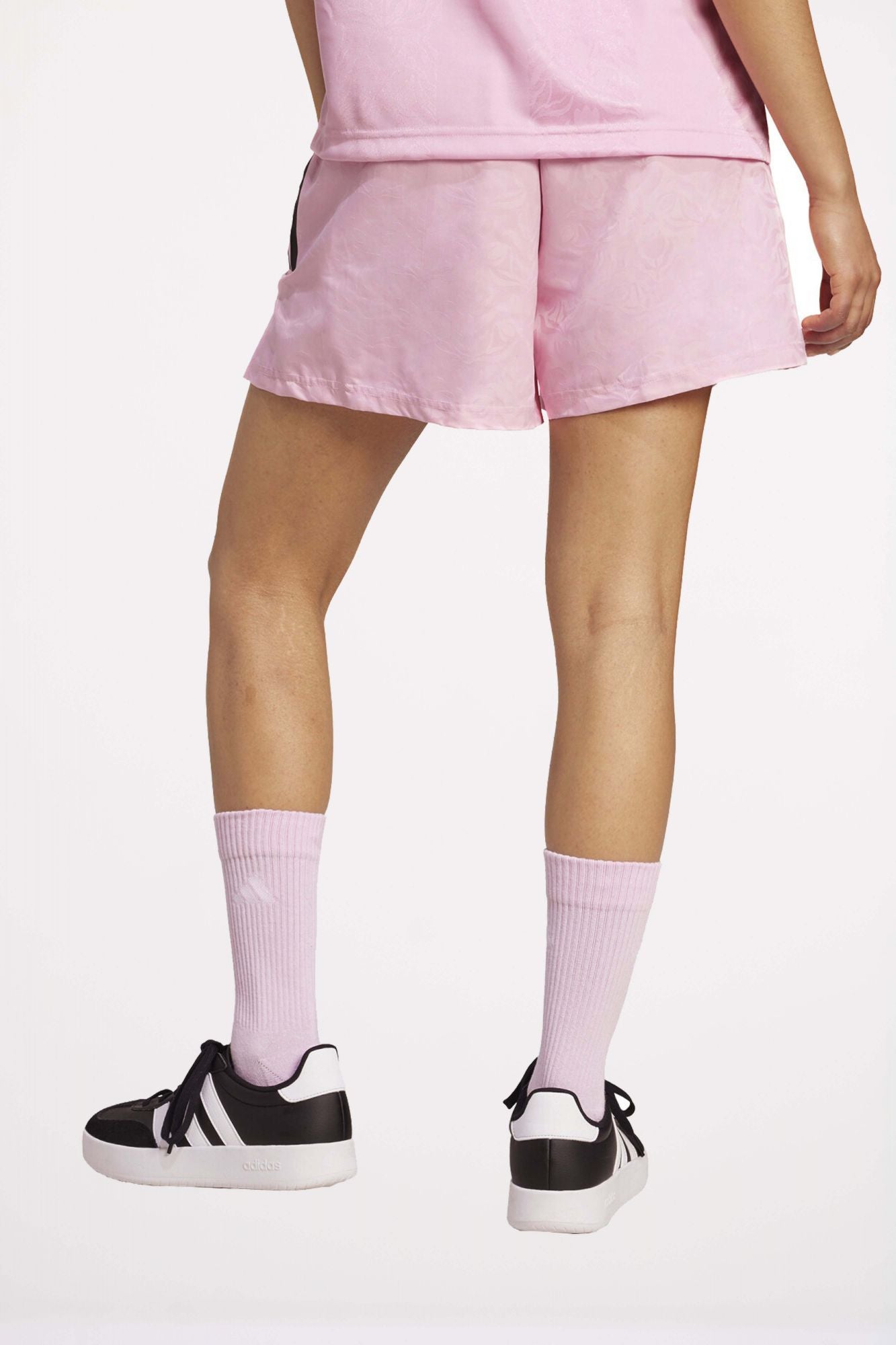 ADIDAS W TIRO Q3 SH en color ROSA (3)