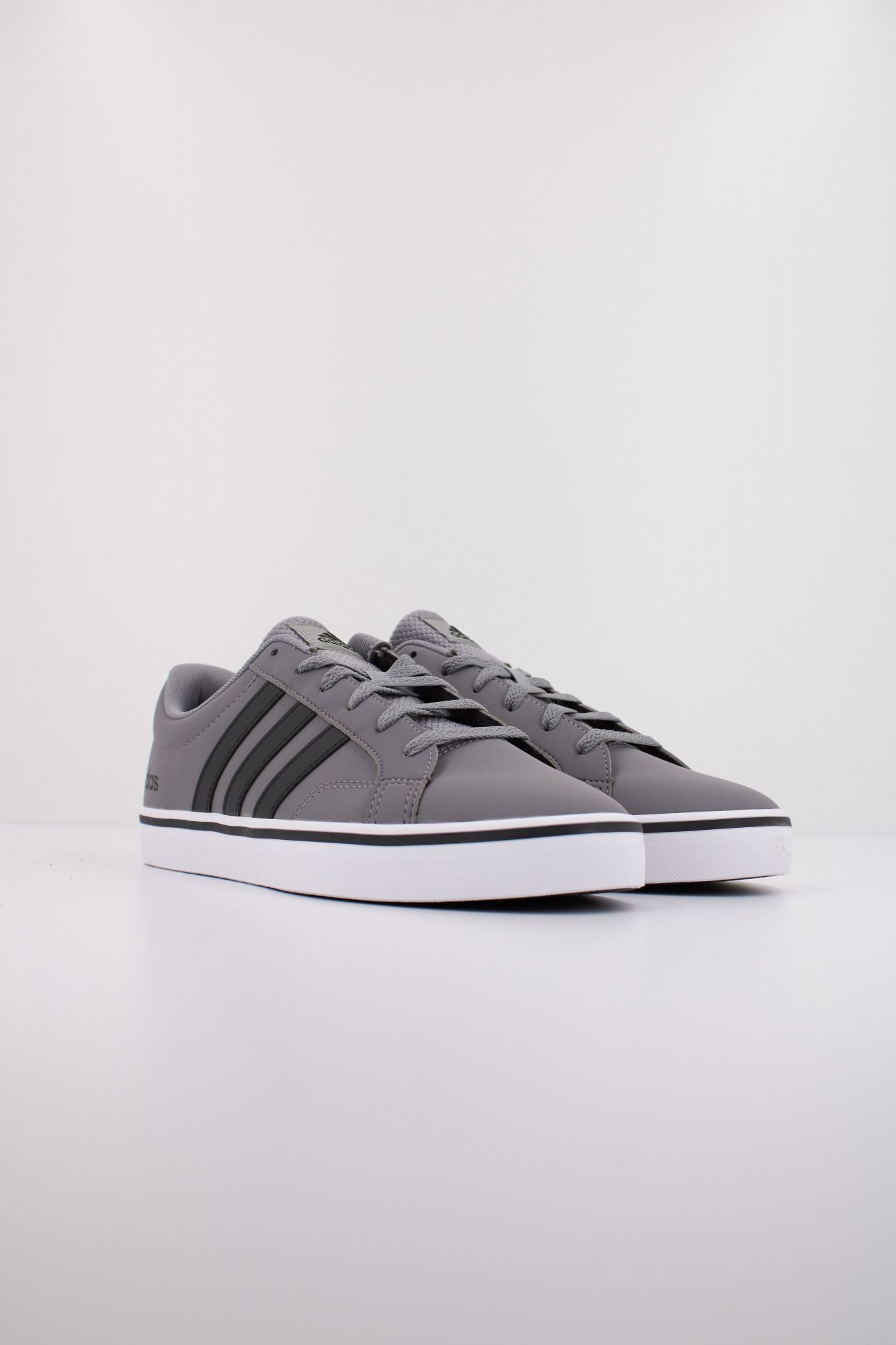 ADIDAS PACE 2.0 en color GRIS (2)
