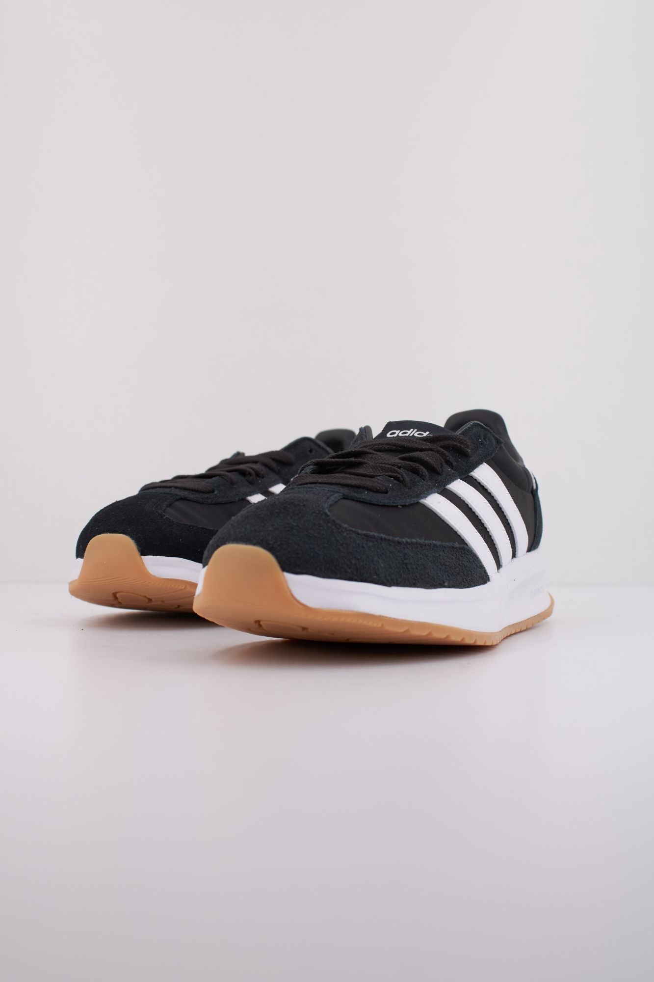 ADIDAS RUN 70s 2.0 en color NEGRO (2)