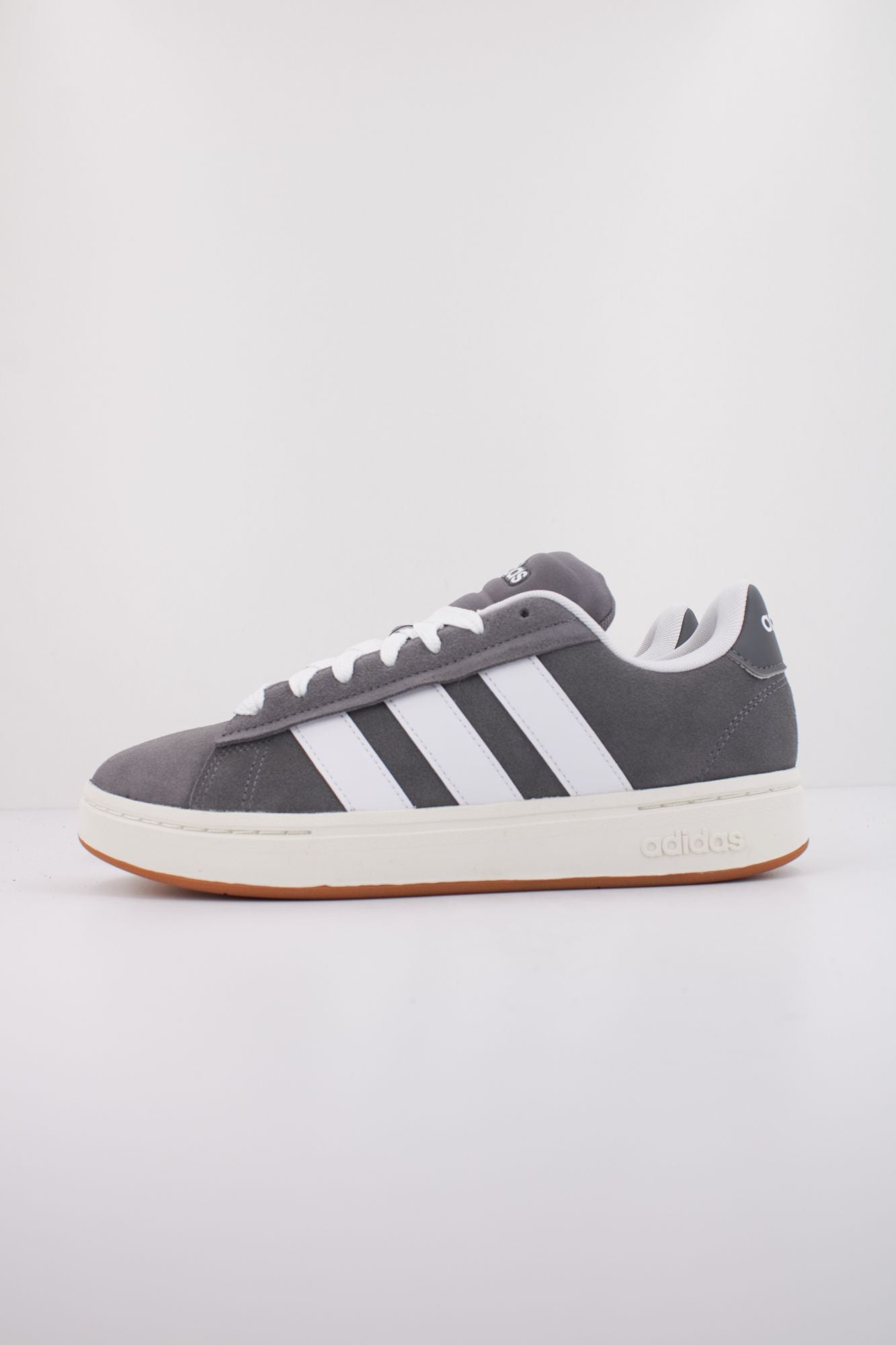 ADIDAS GRAND COURT ALPHA en color GRIS (1)