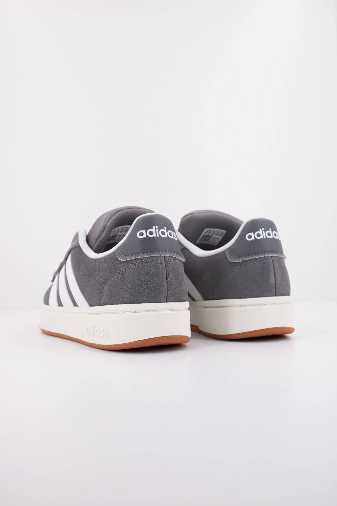 ADIDAS GRAND COURT ALPHA en color GRIS (4)