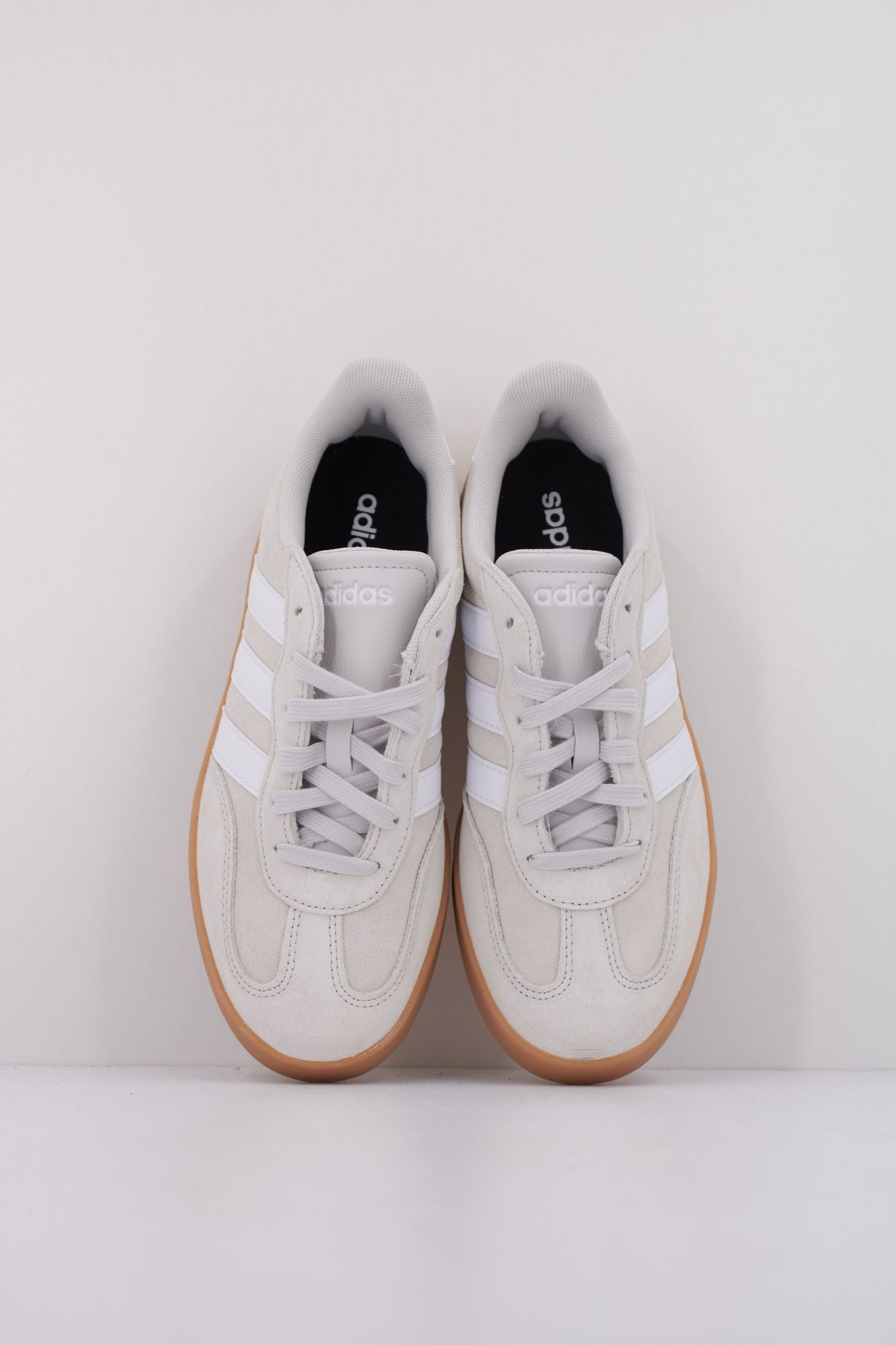 ADIDAS BARREDA en color BEIS (3)