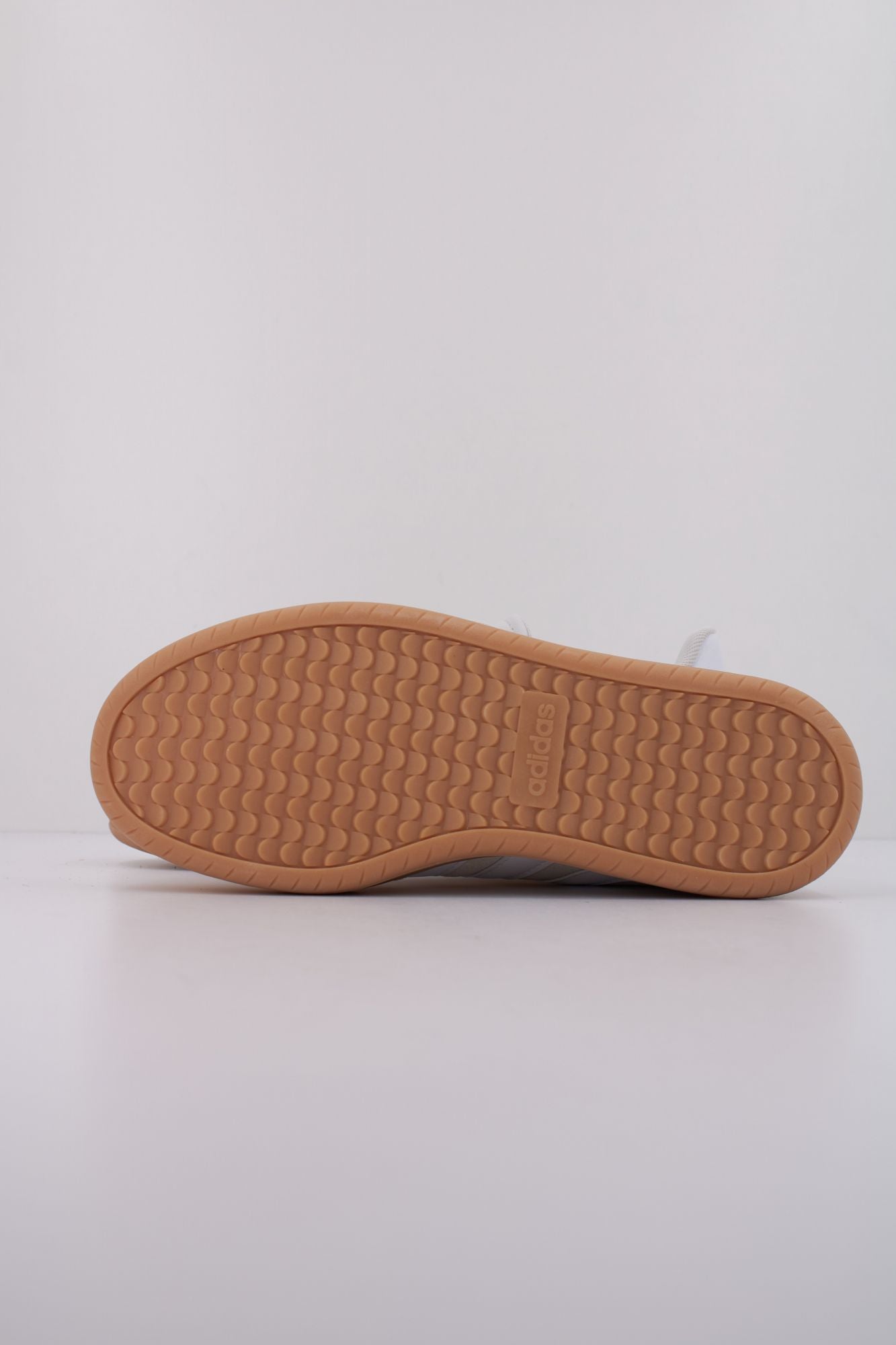 ADIDAS BARREDA en color BEIS (5)