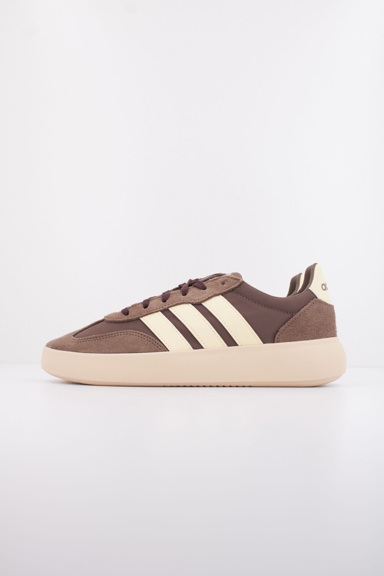 ADIDAS BARREDA DECODE en color MARRON (1)
