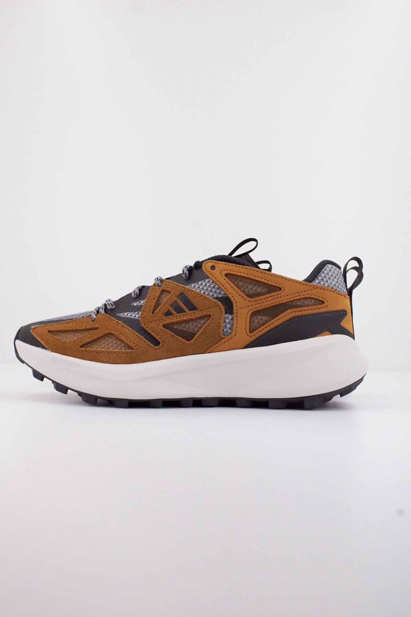 ADIDAS KANTAI TRAIL en color GRIS (1)
