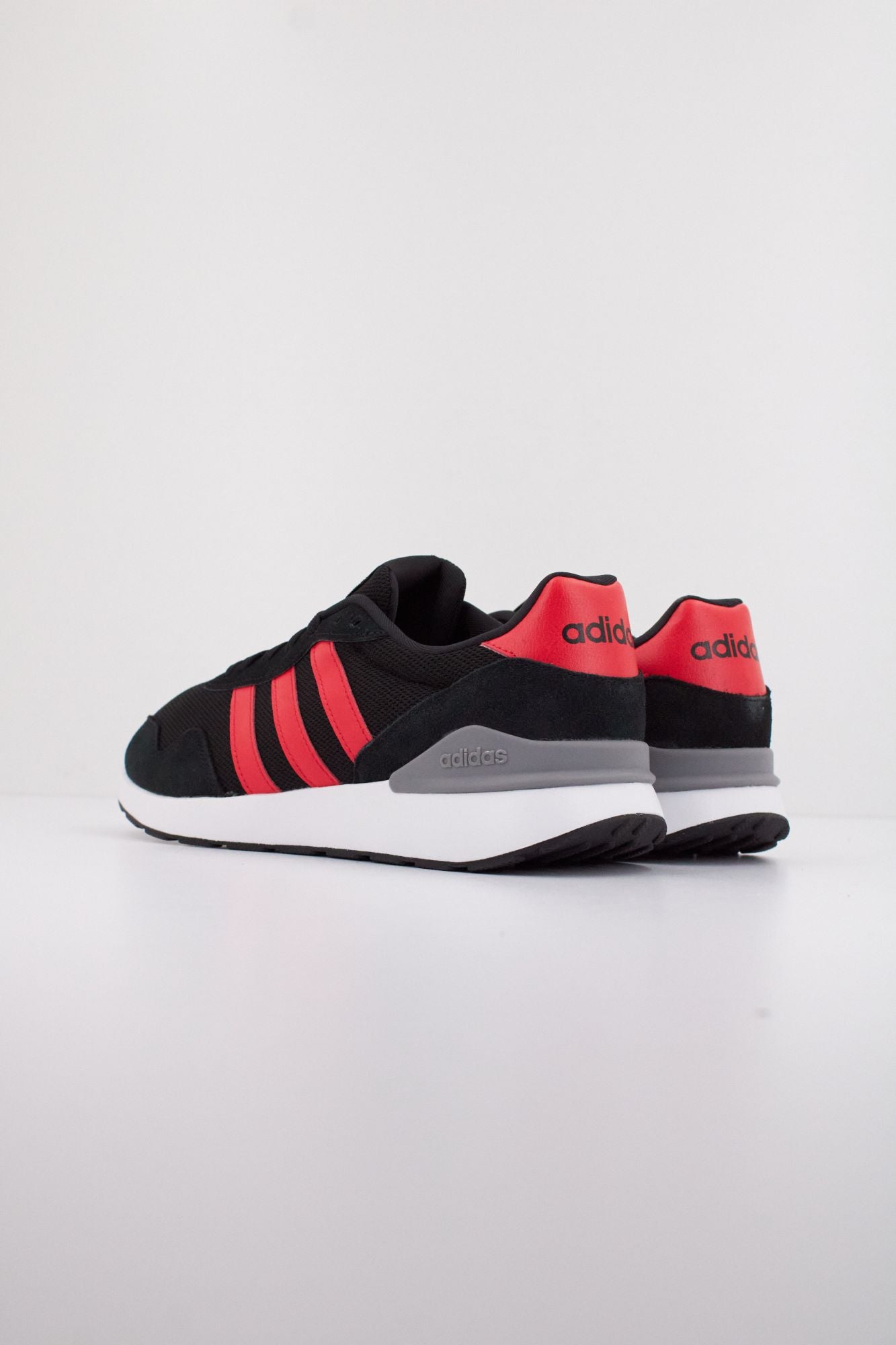 ADIDAS RUN 60s 4.0 en color NEGRO (5)