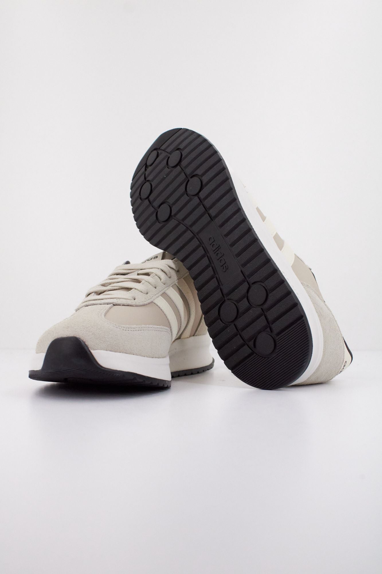 ADIDAS RUN 70s 2.0 en color BEIS (5)