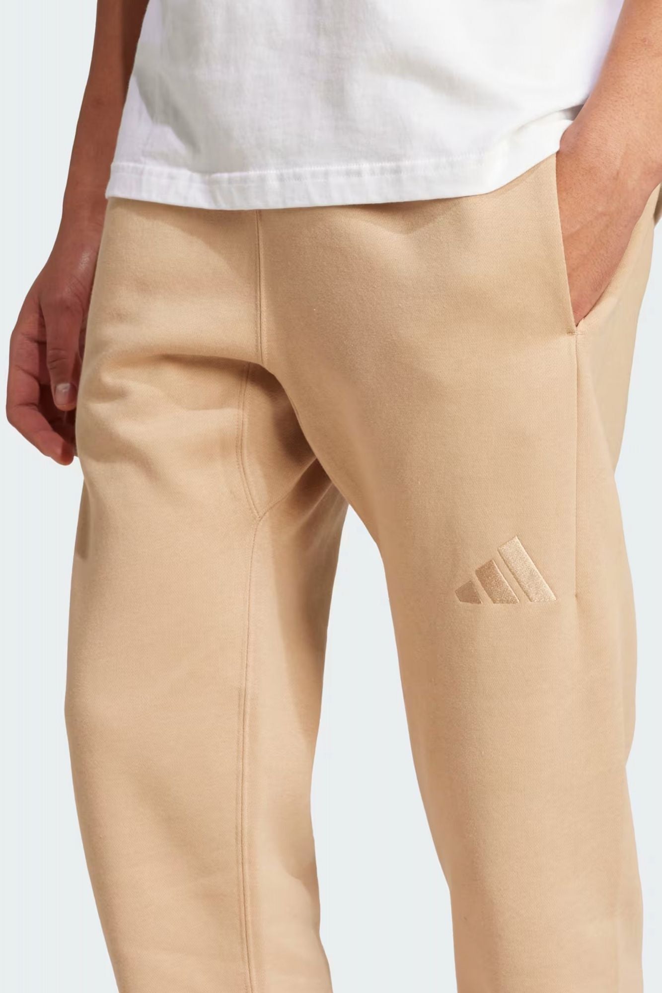 ADIDAS ALL SZN Fleece Regular Tapered Pants en color MARRON (4)